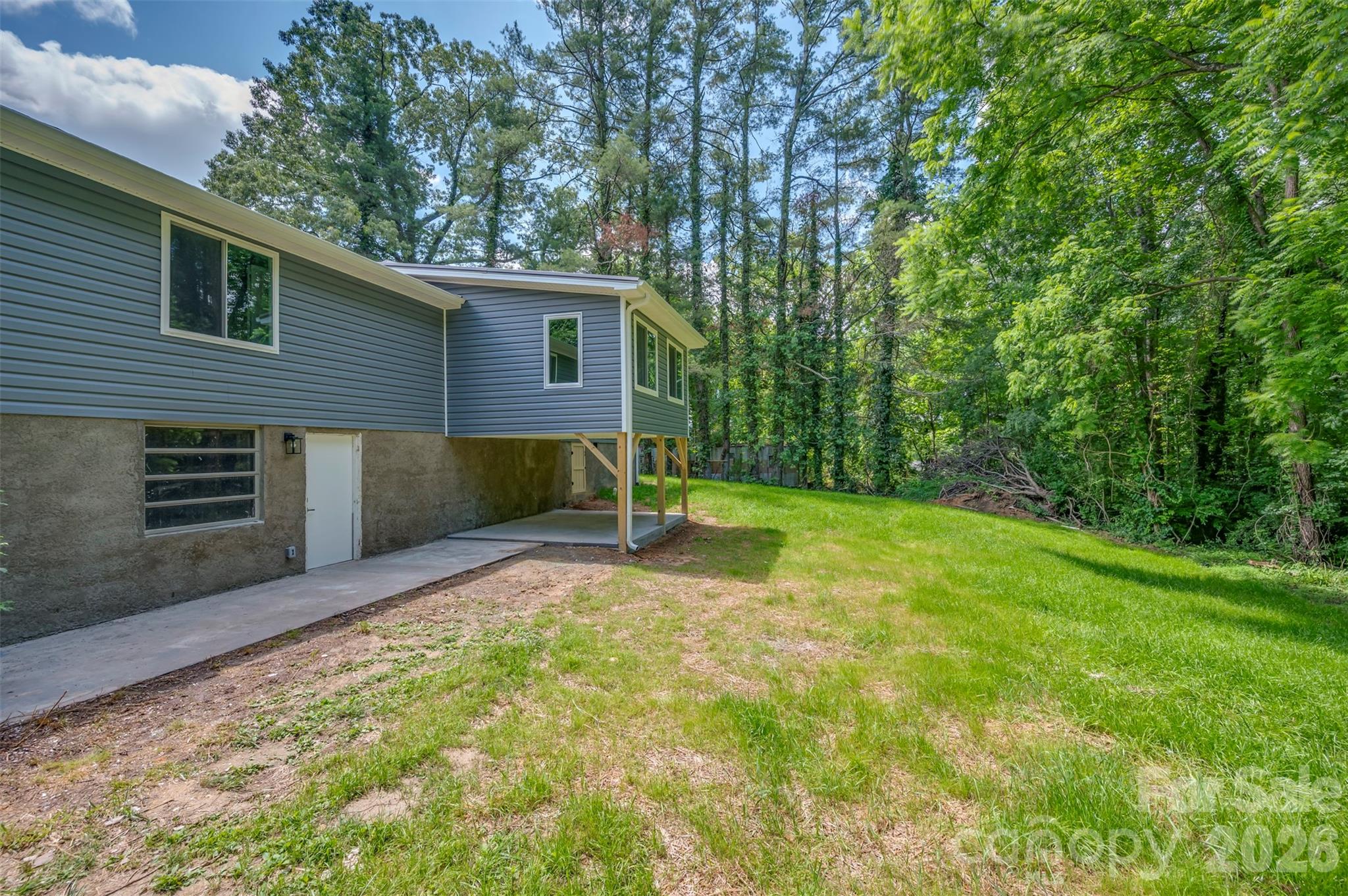 323 Stepp Avenue — Hendersonville
