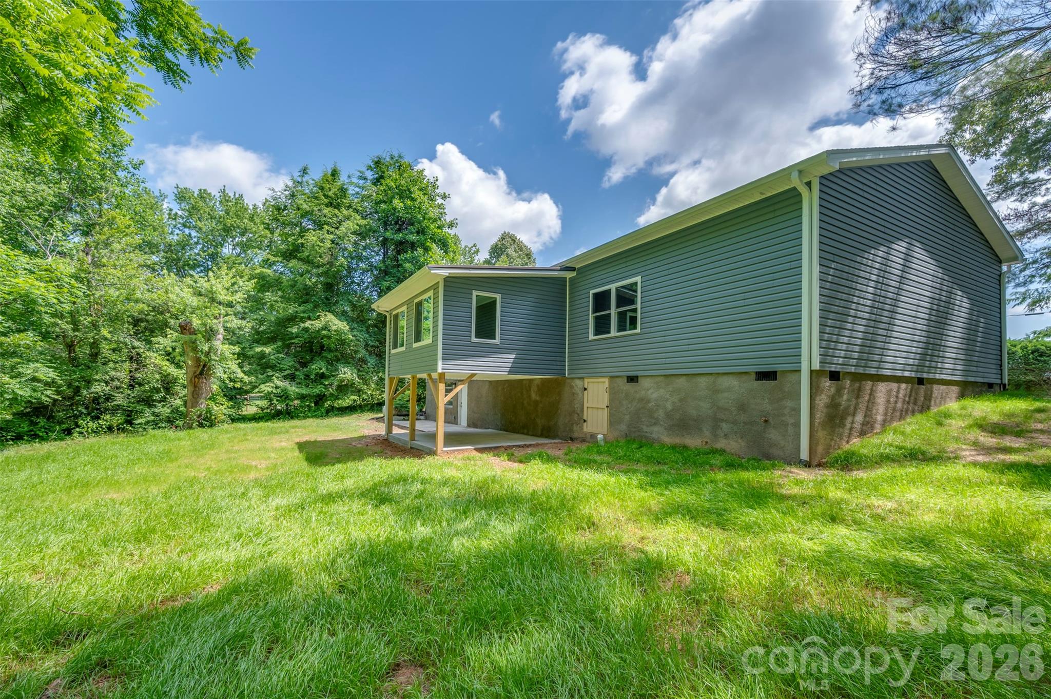 323 Stepp Avenue — Hendersonville
