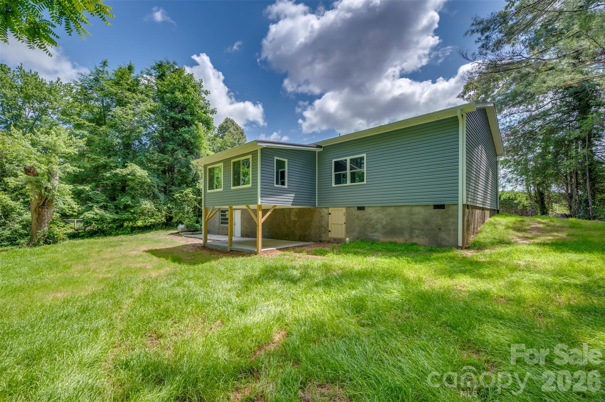323 Stepp Avenue — Hendersonville