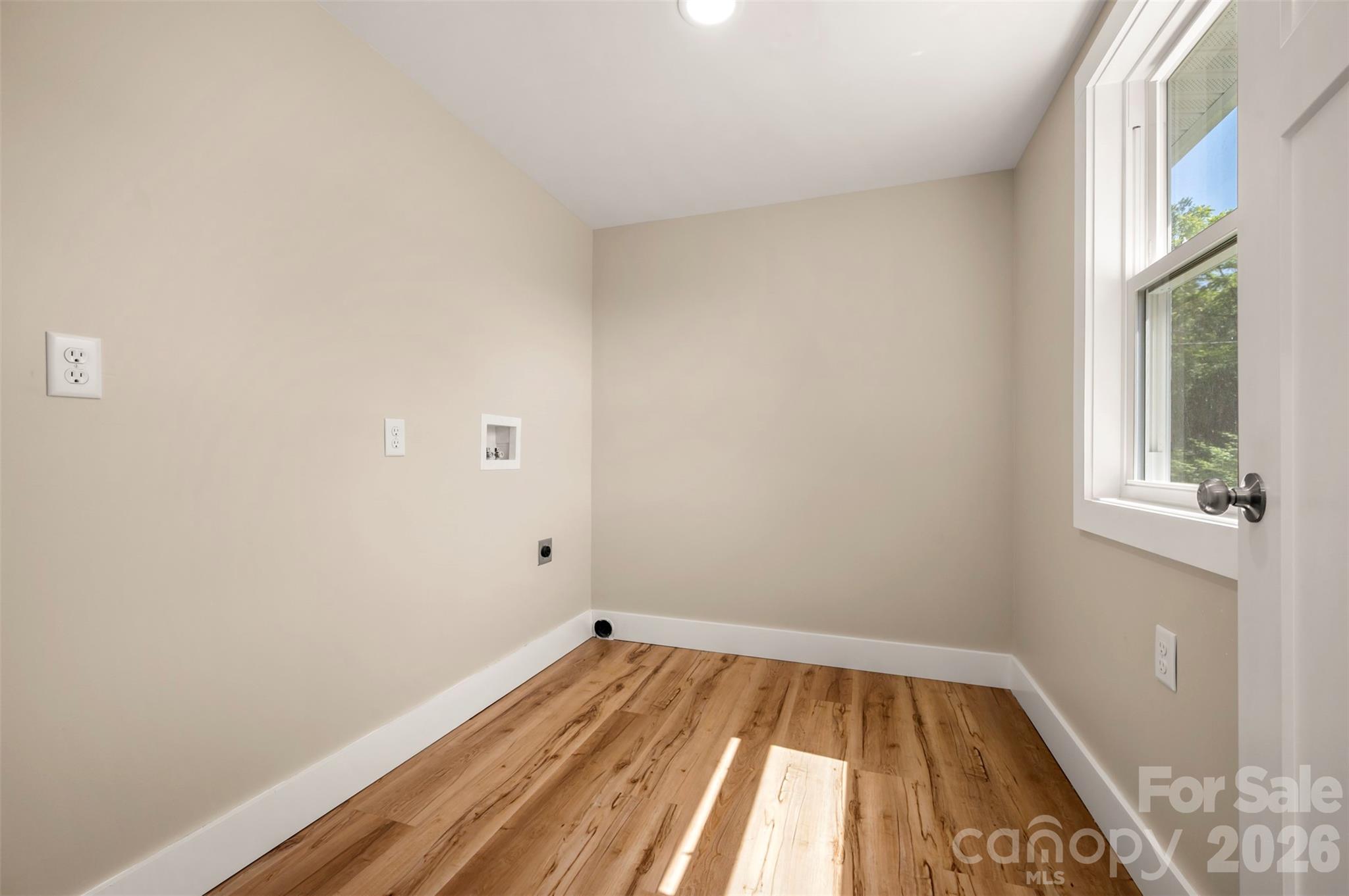 323 Stepp Avenue — Hendersonville