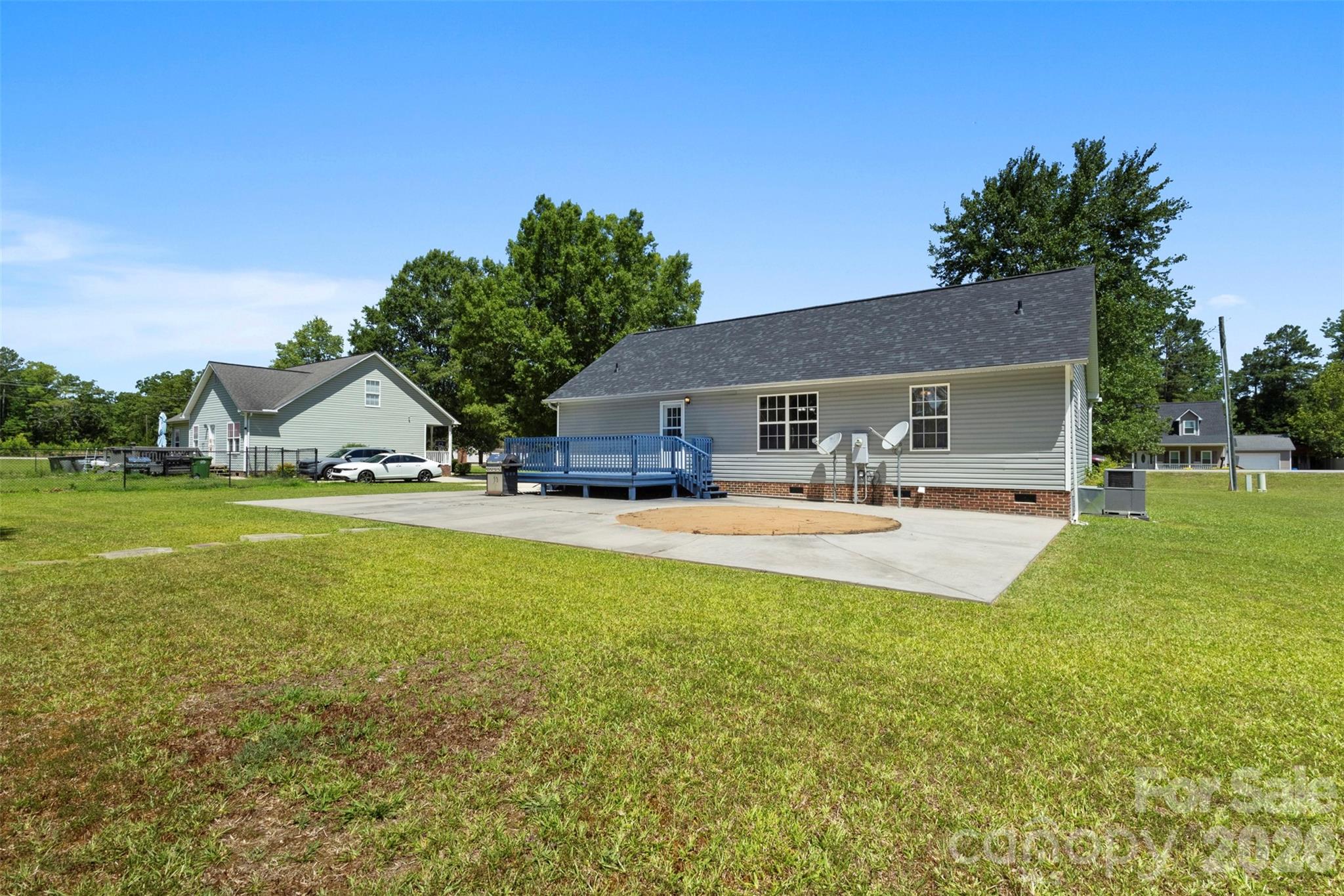 2004 Hunters Ridge Road — Lancaster