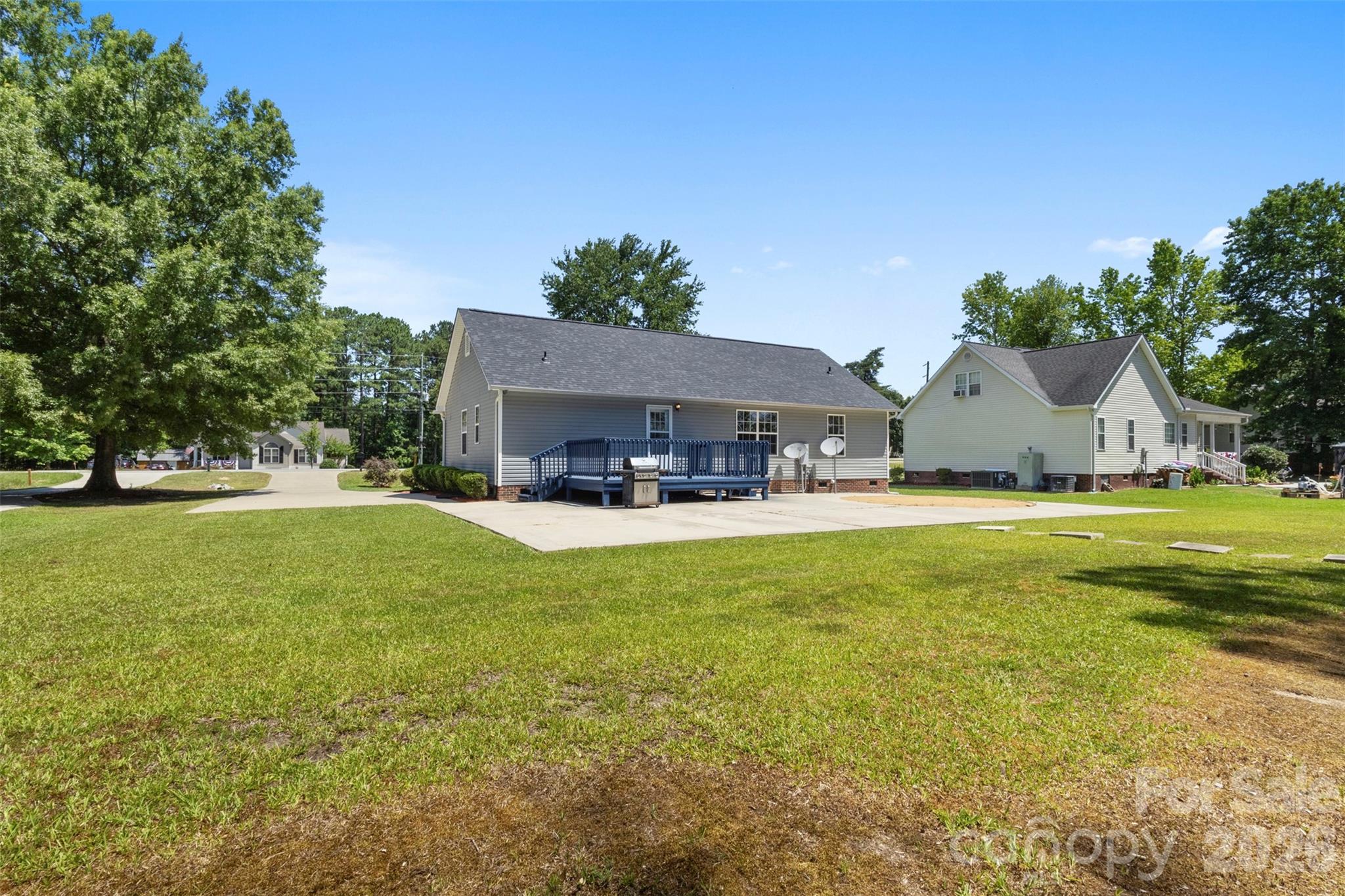 2004 Hunters Ridge Road — Lancaster