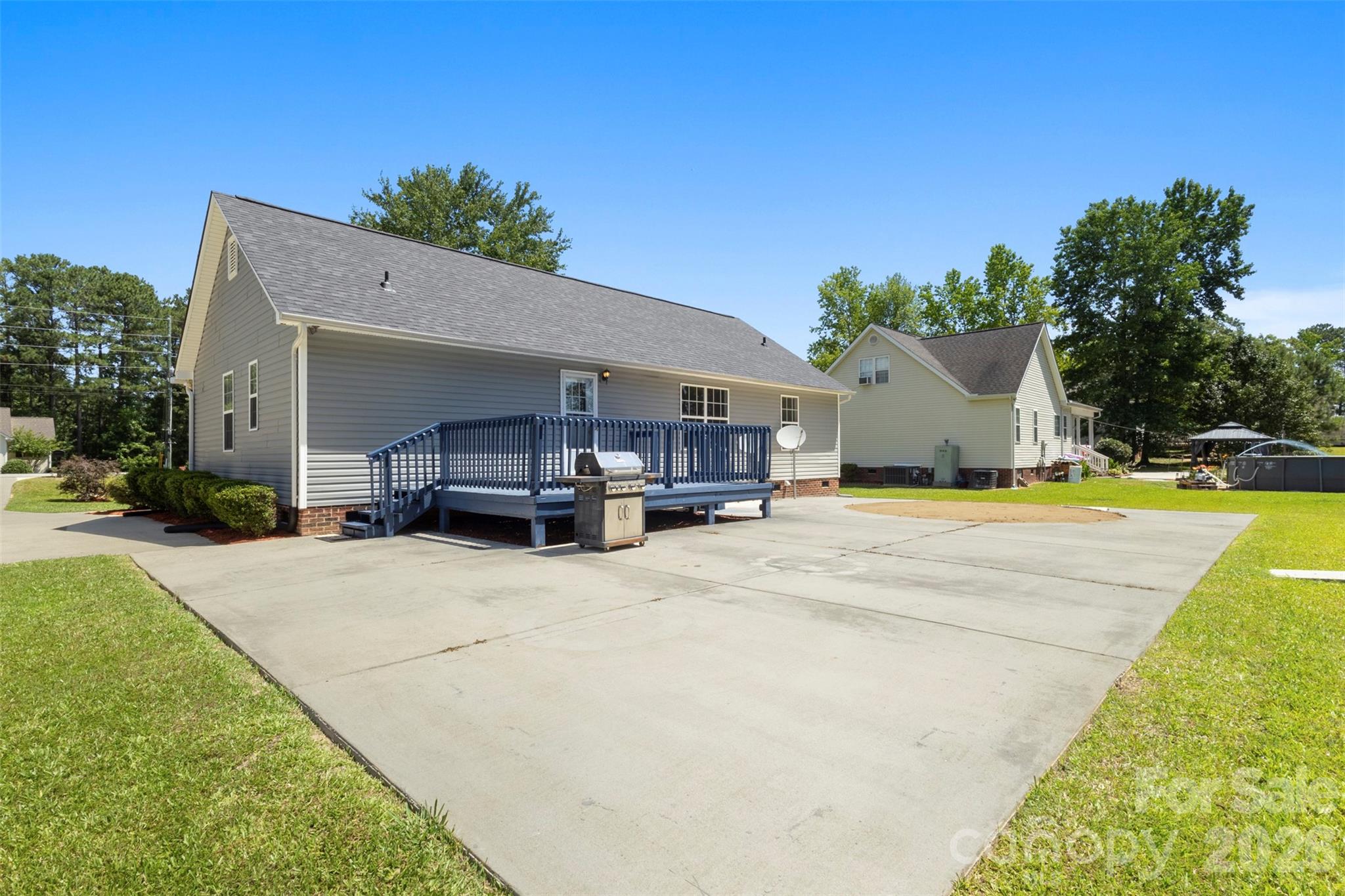 2004 Hunters Ridge Road — Lancaster