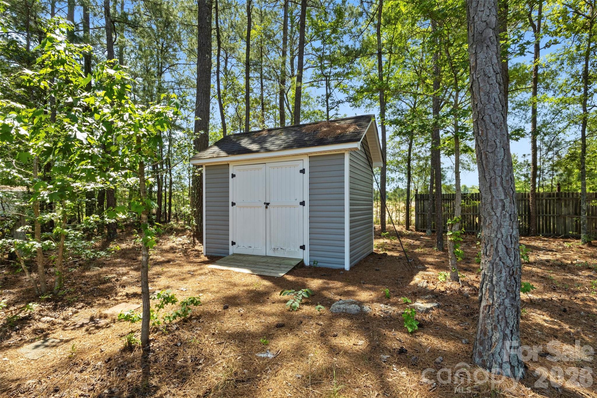 2004 Hunters Ridge Road — Lancaster