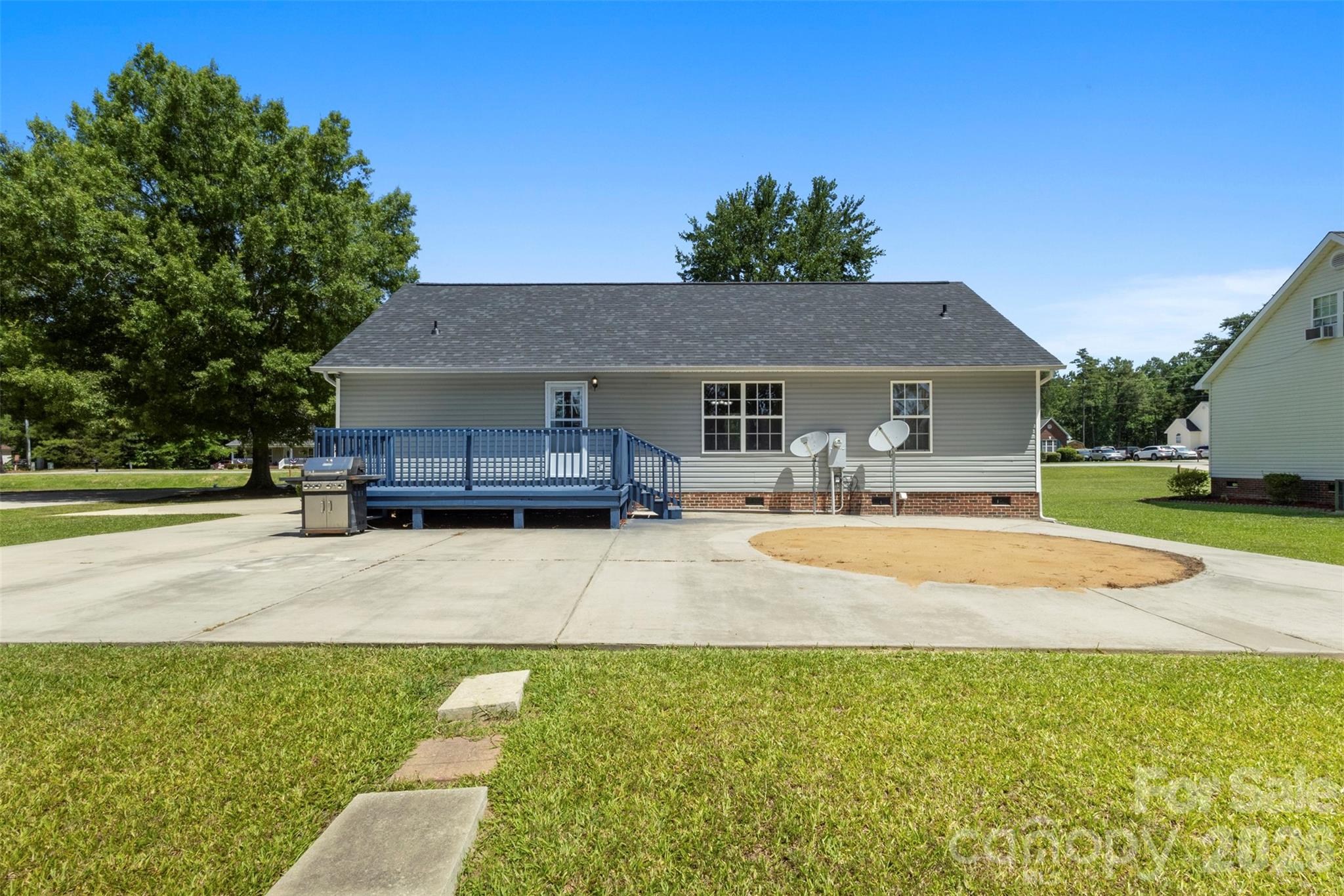 2004 Hunters Ridge Road — Lancaster