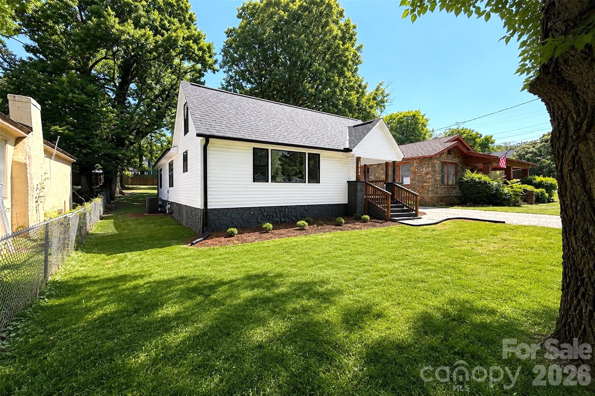 2204 Rozzelles Ferry Road — Charlotte