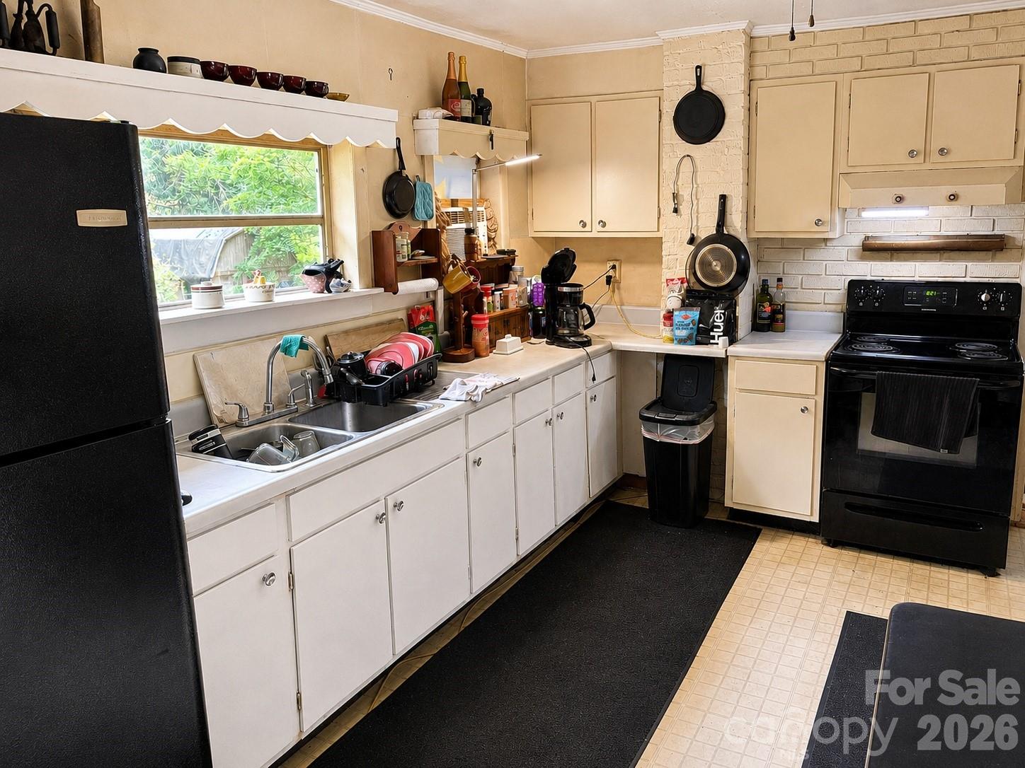 547 Avery Creek Road — Arden