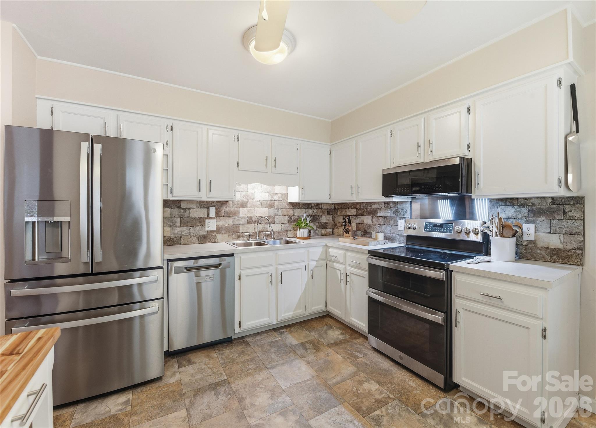 1296 N Country Club Drive — Cullowhee
