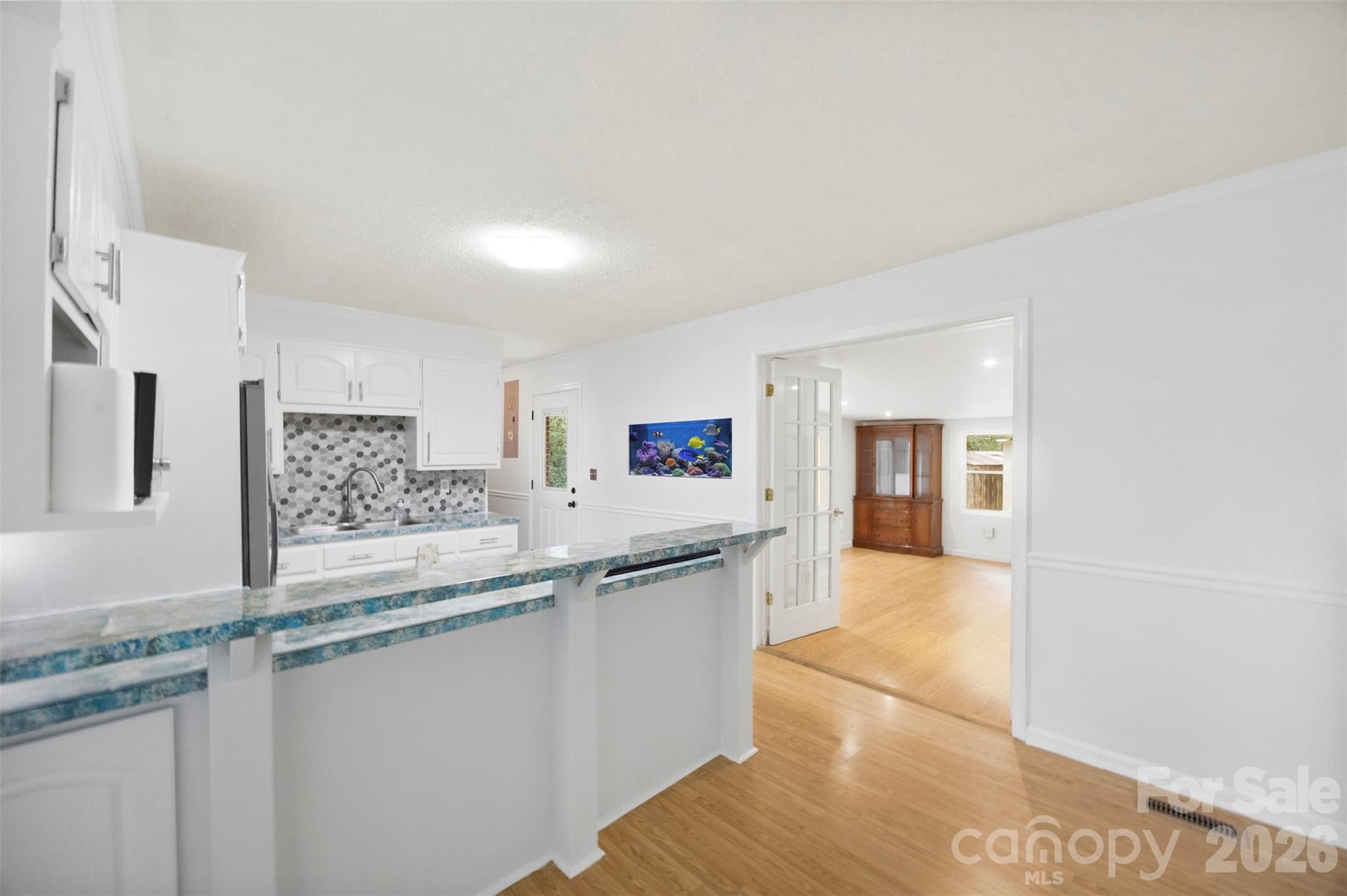611 W Lewis Street — Dallas