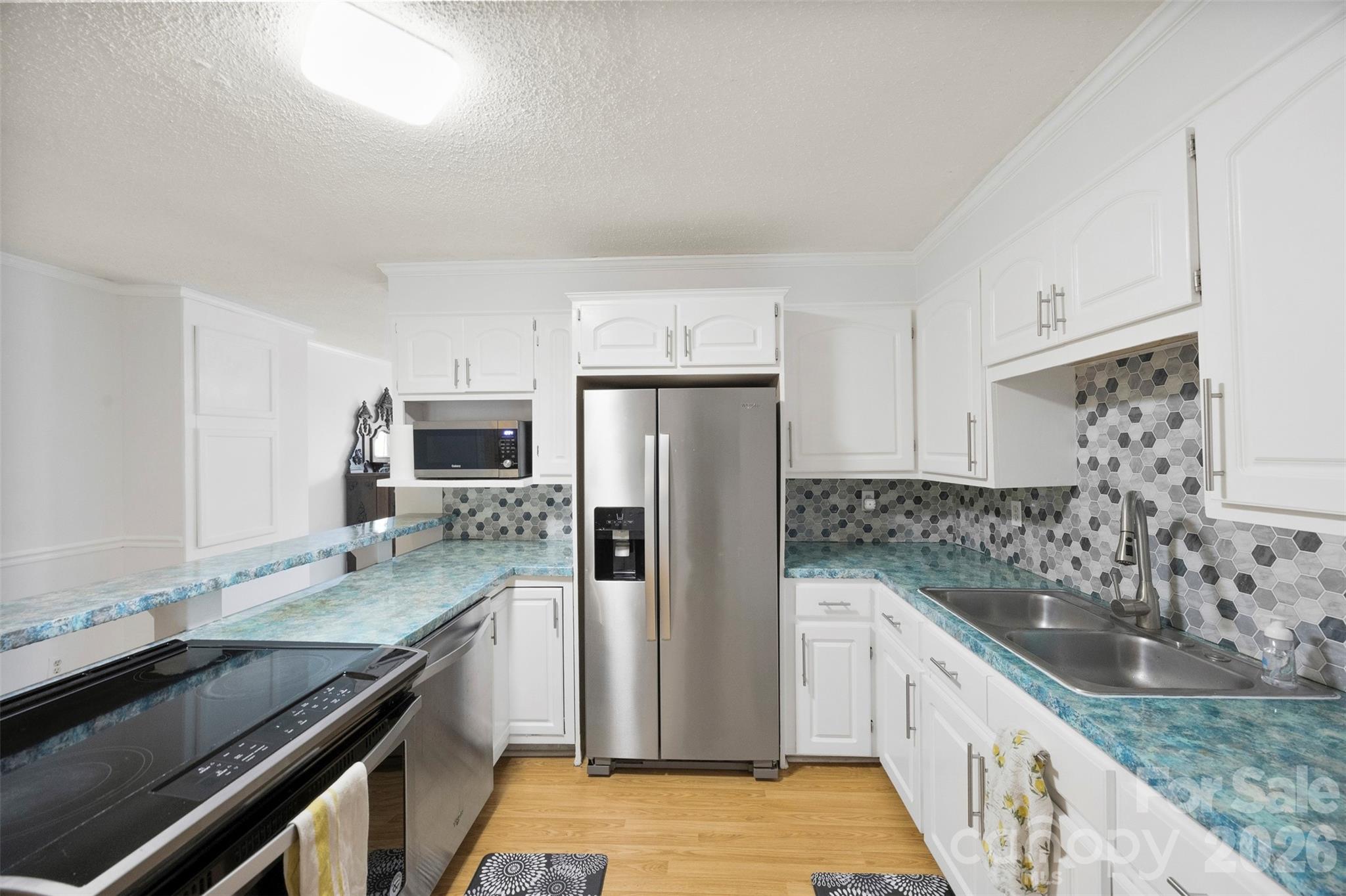 611 W Lewis Street — Dallas