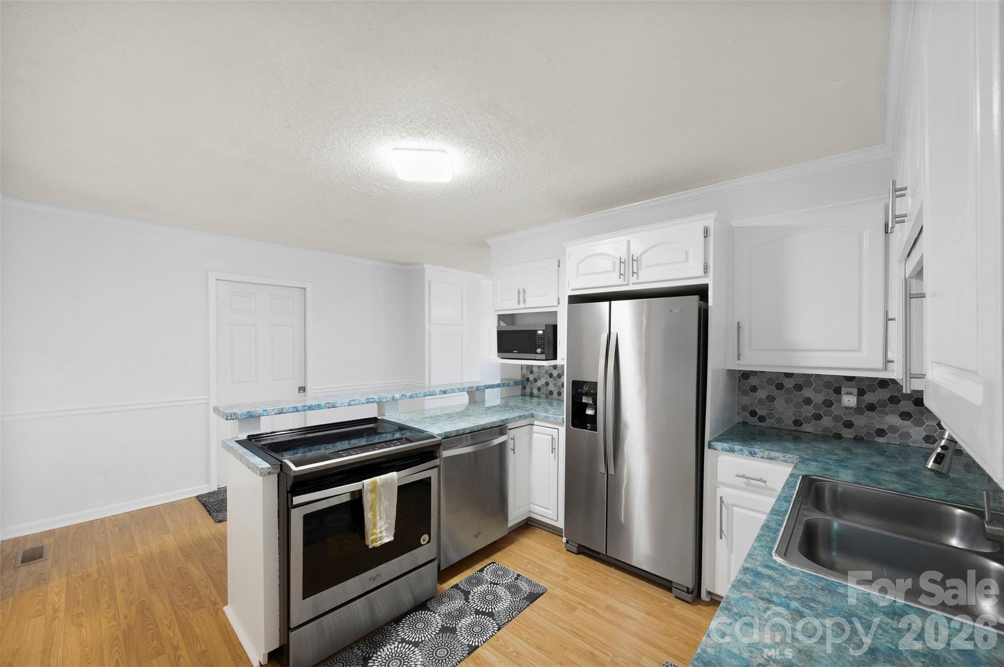 611 W Lewis Street — Dallas