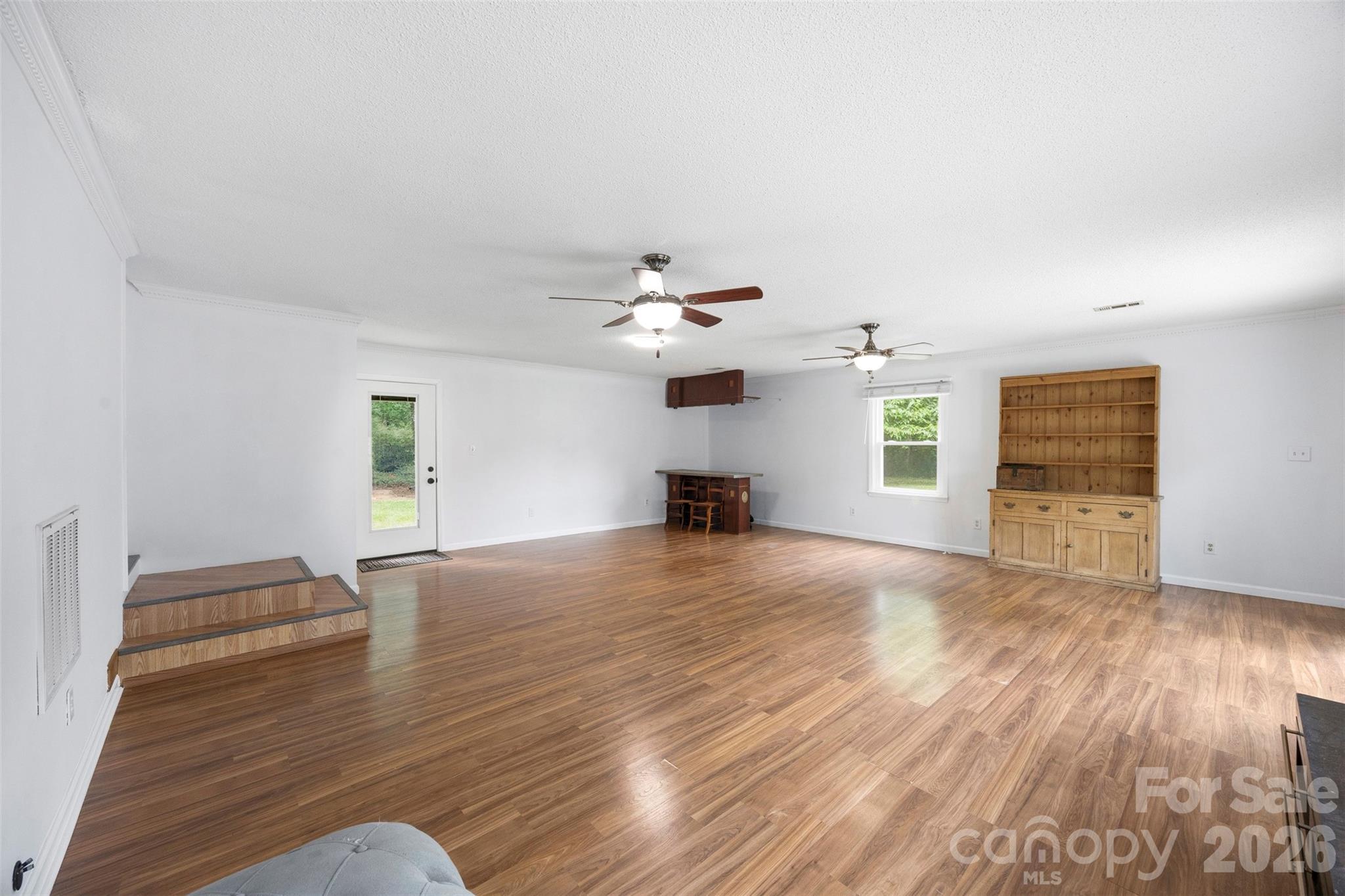 611 W Lewis Street — Dallas