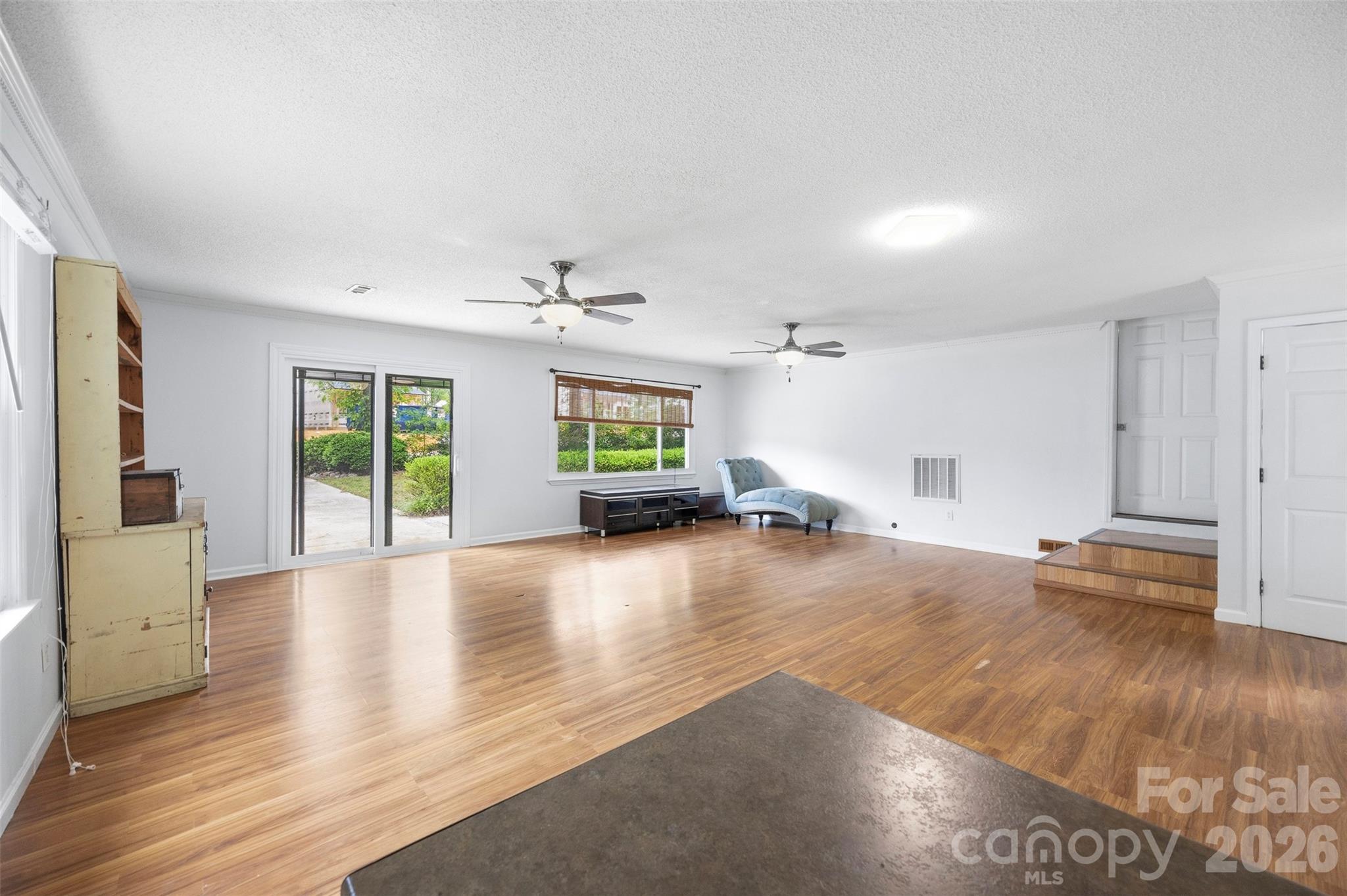 611 W Lewis Street — Dallas