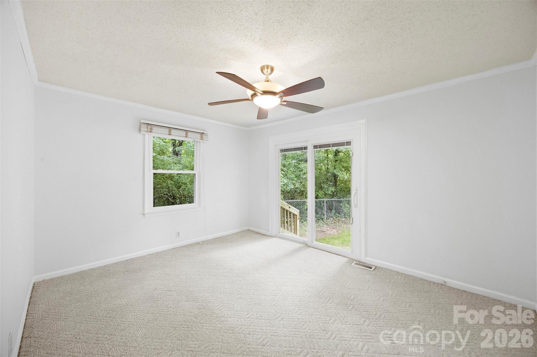611 W Lewis Street — Dallas