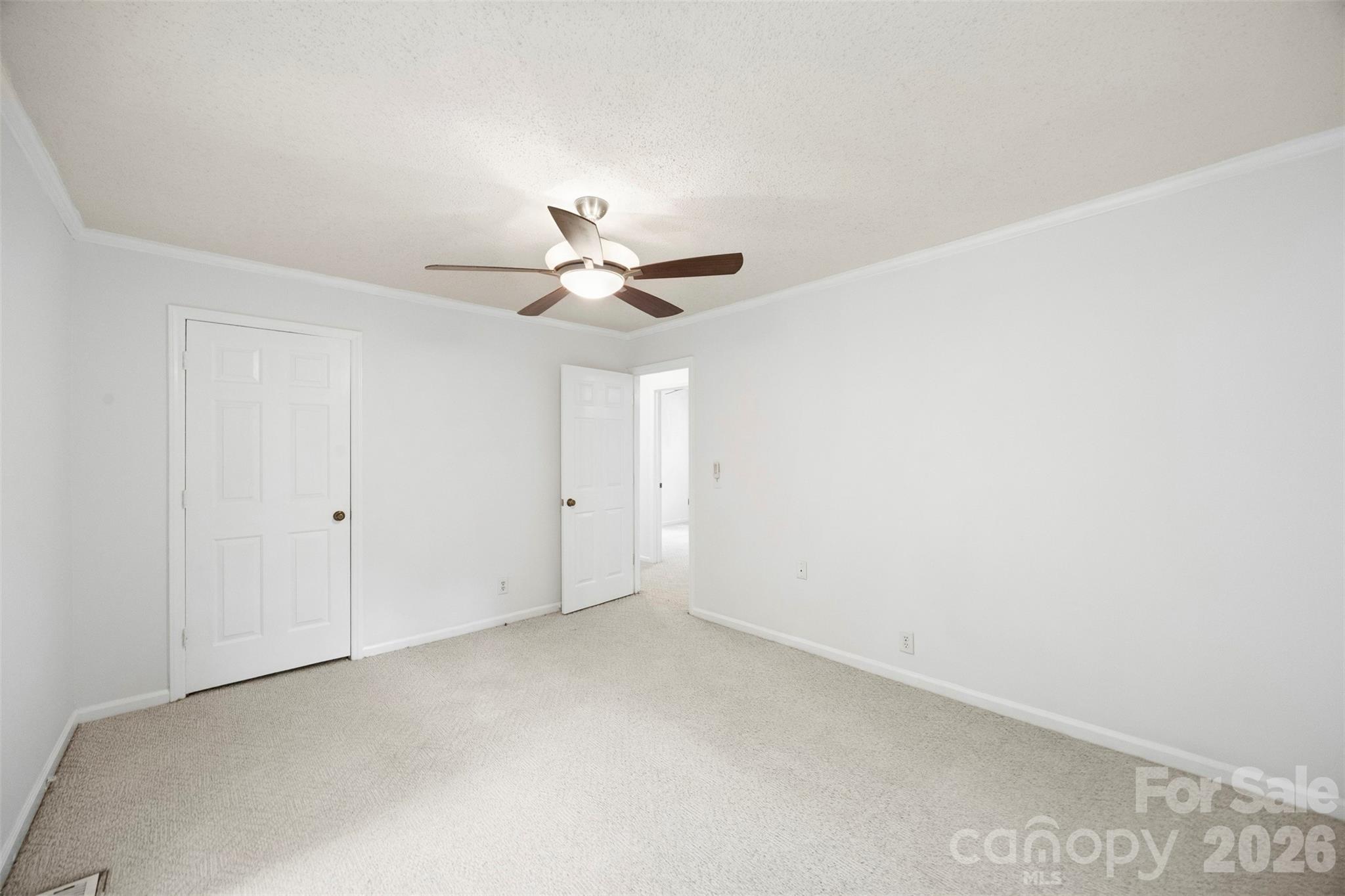 611 W Lewis Street — Dallas