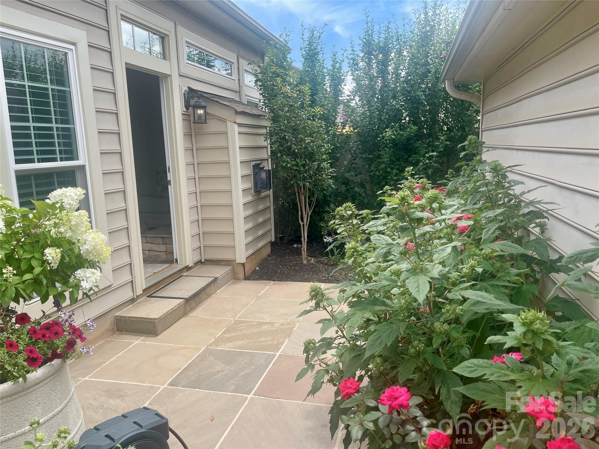 8335 Viewpoint Lane — Cornelius