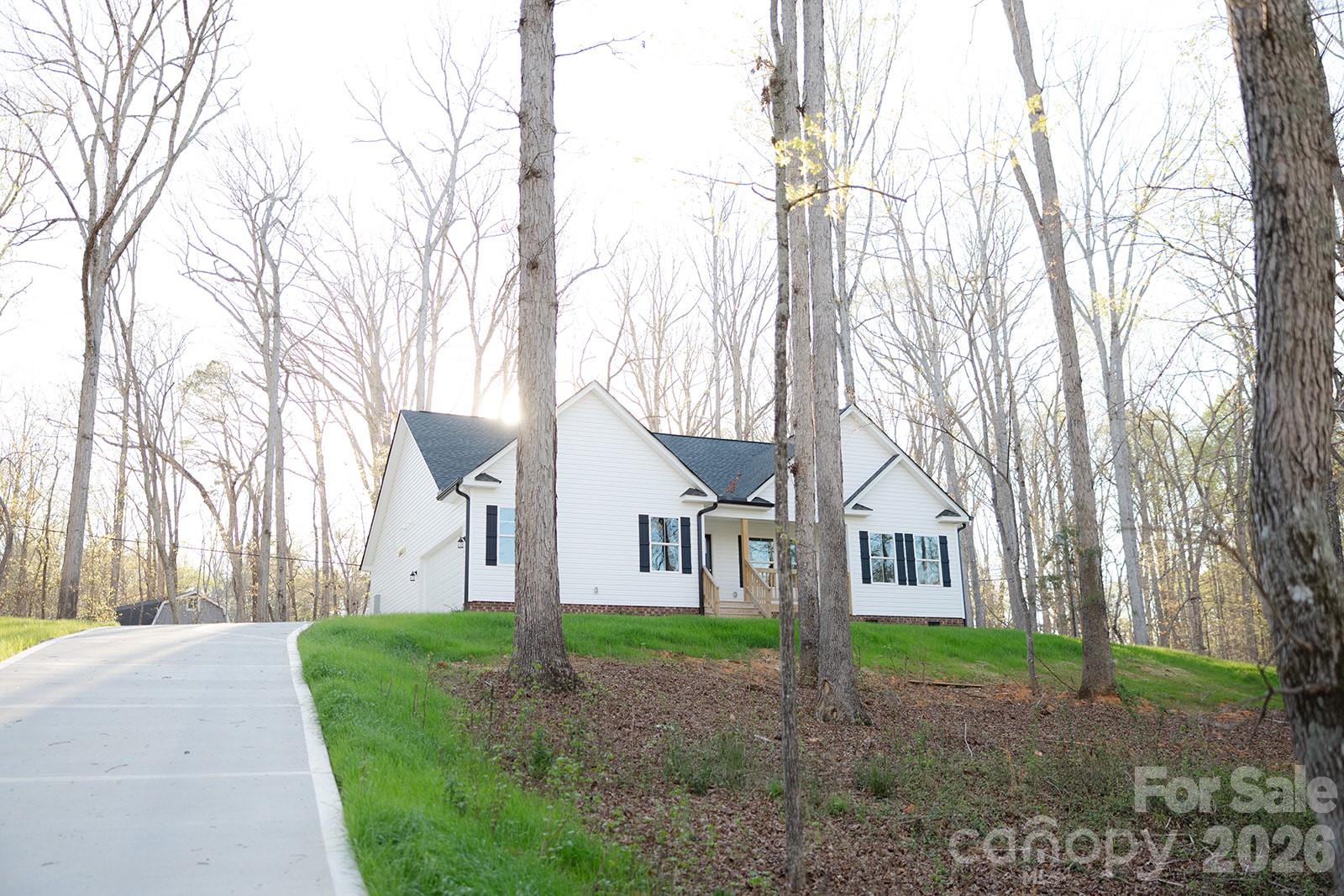 1254 Rainbow Circle — Catawba