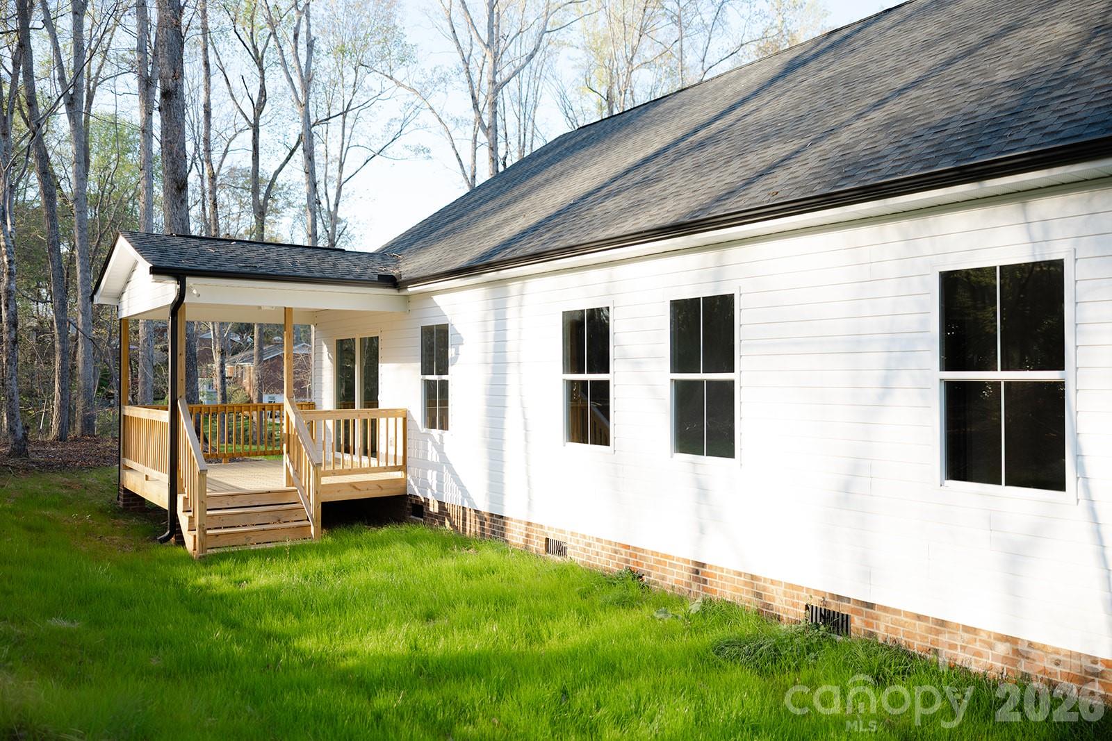 1254 Rainbow Circle — Catawba