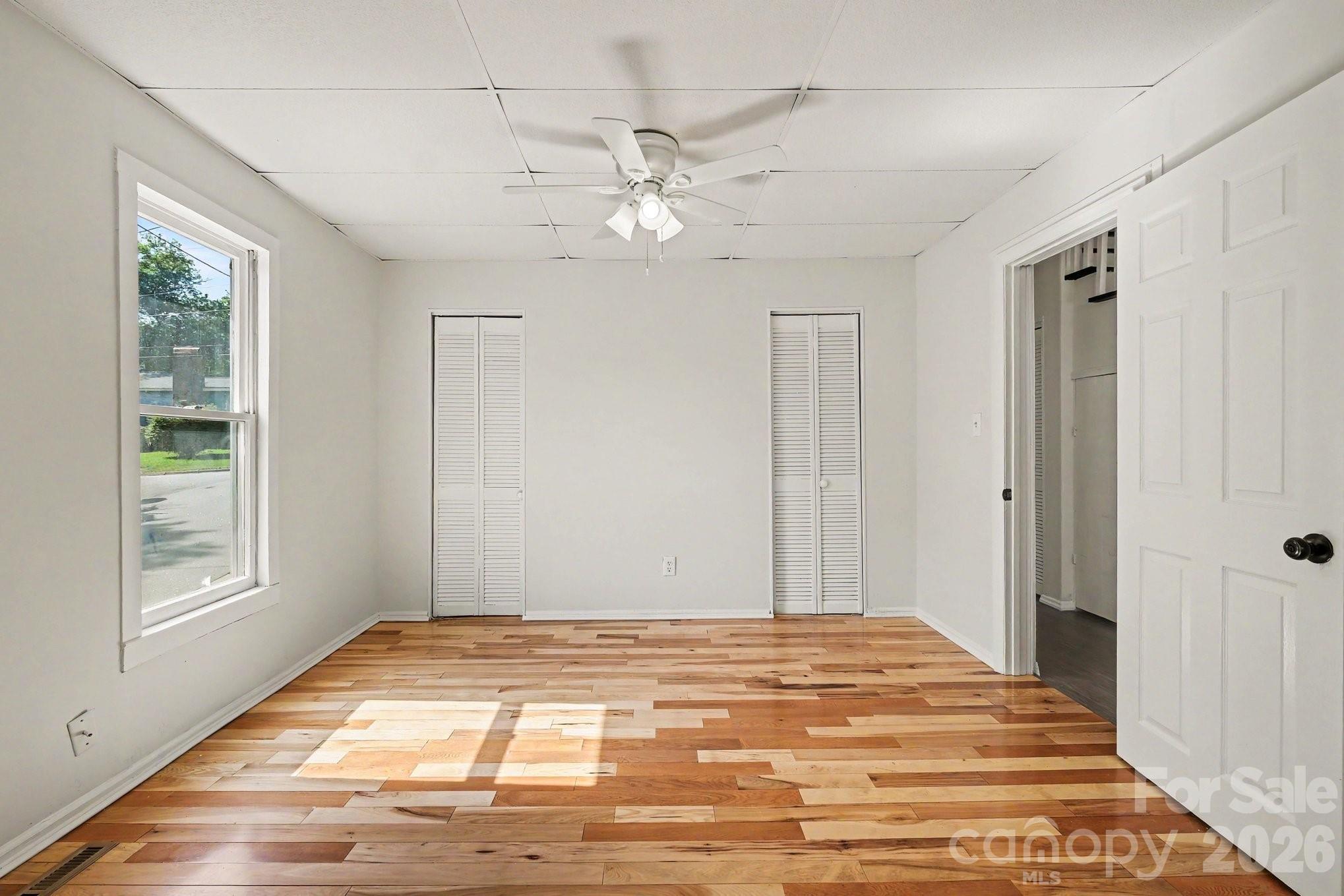 1402 1st Avenue Place NW — Hickory