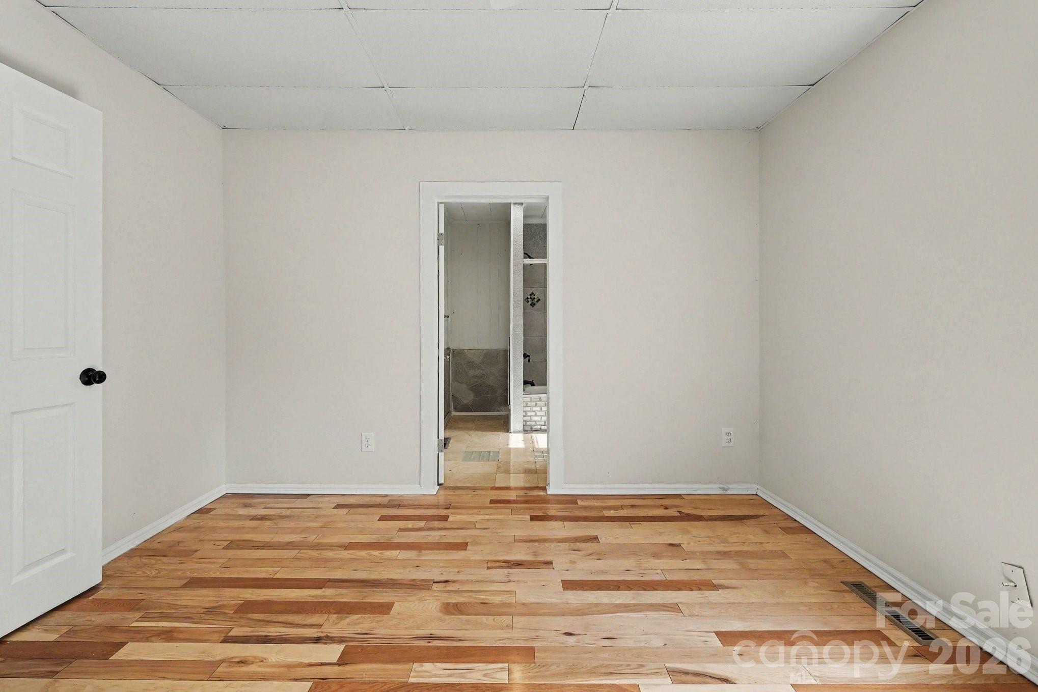 1402 1st Avenue Place NW — Hickory