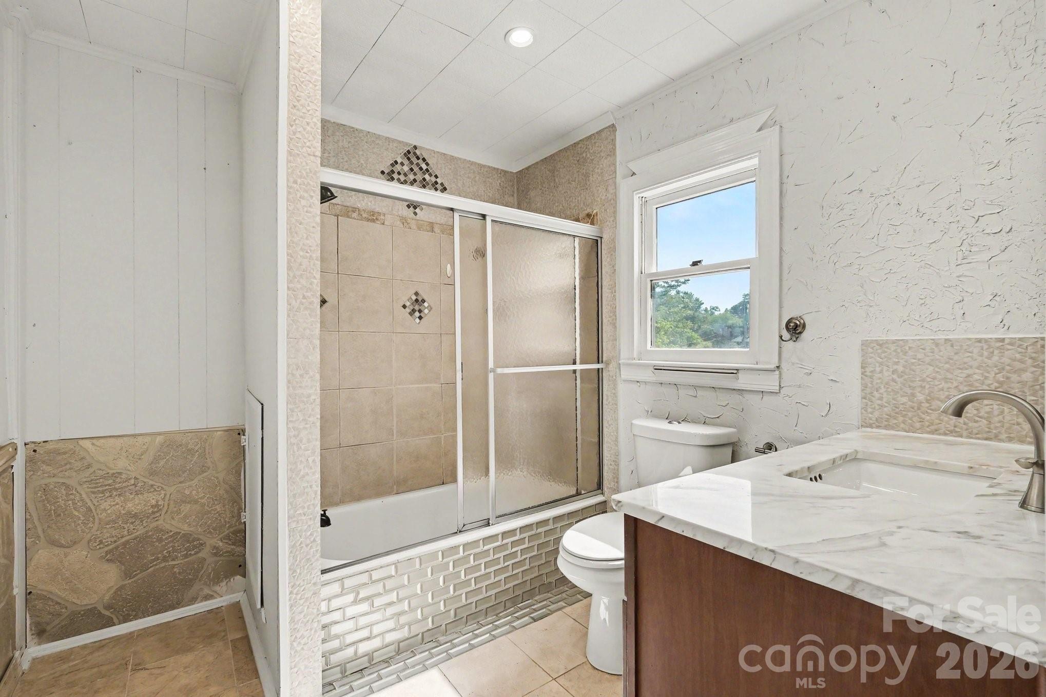 1402 1st Avenue Place NW — Hickory