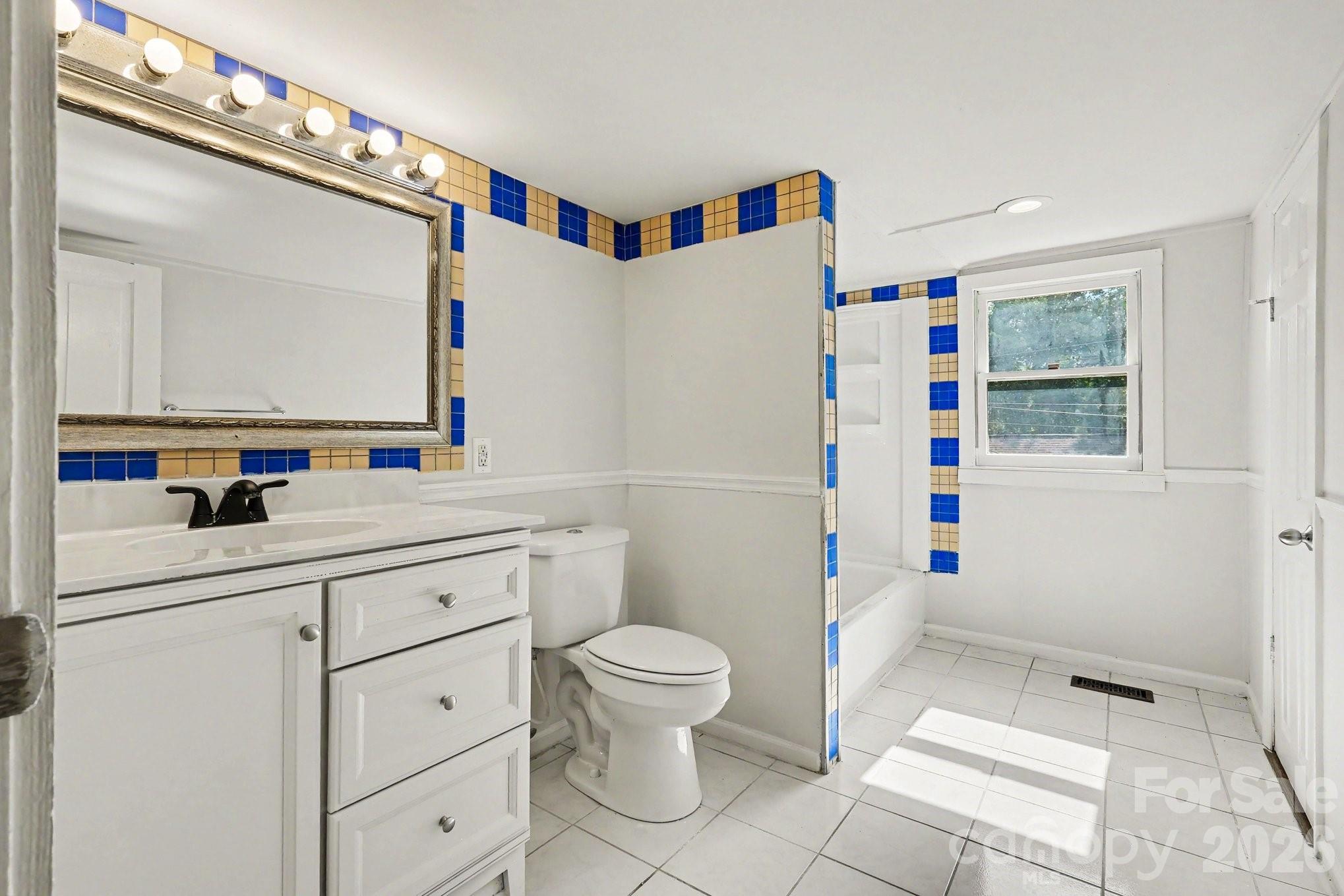 1402 1st Avenue Place NW — Hickory