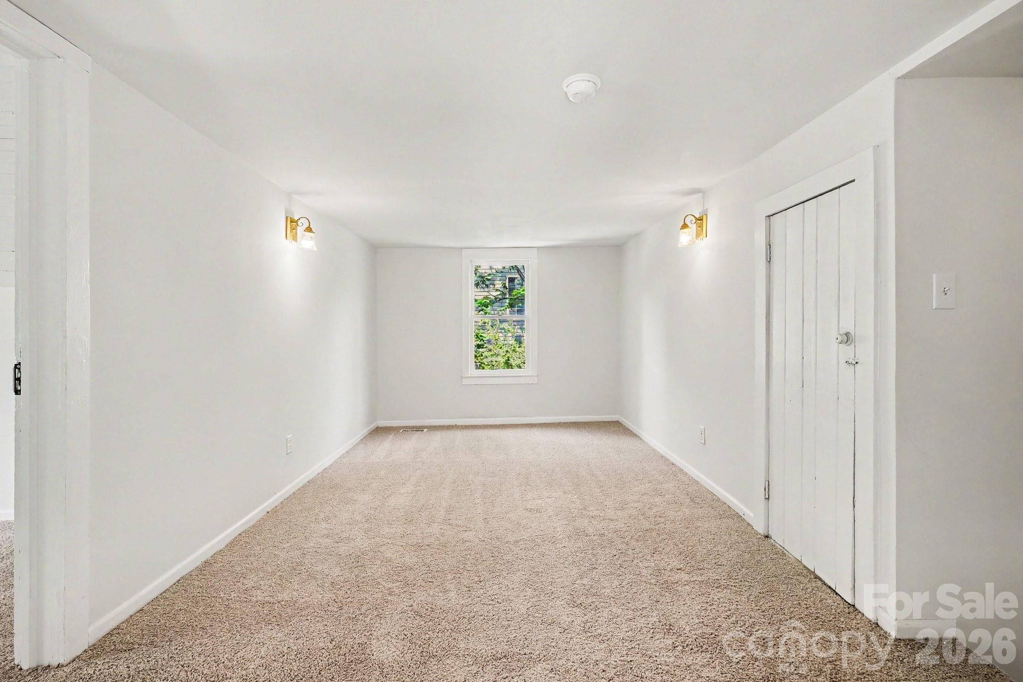 1402 1st Avenue Place NW — Hickory
