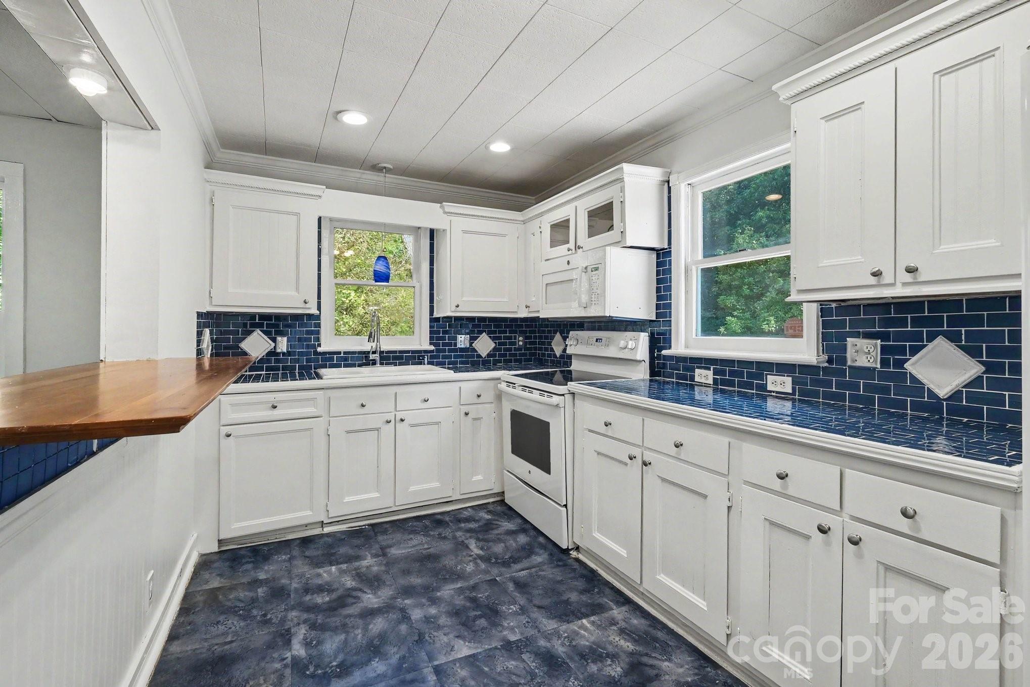 1402 1st Avenue Place NW — Hickory