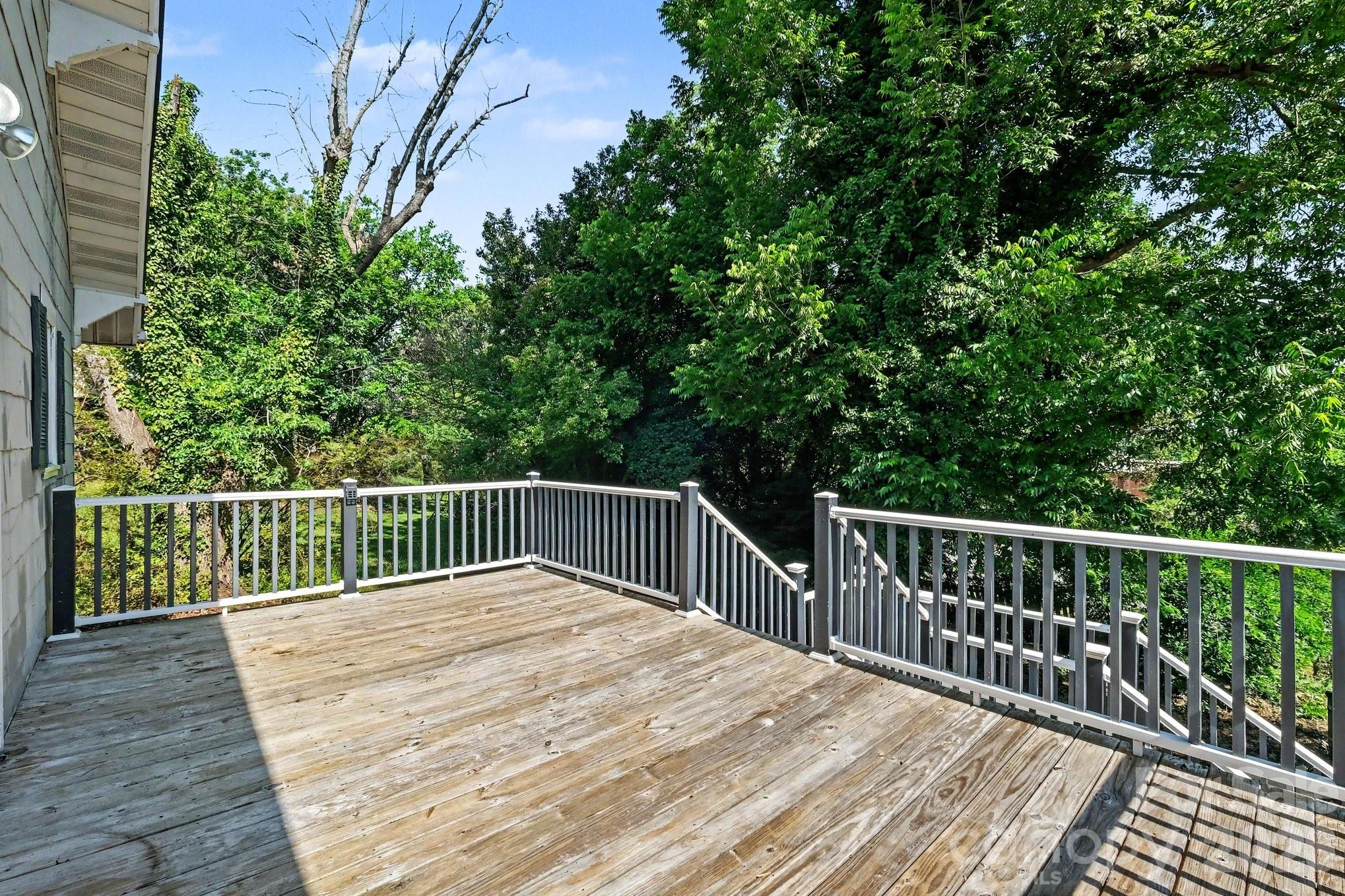 1402 1st Avenue Place NW — Hickory