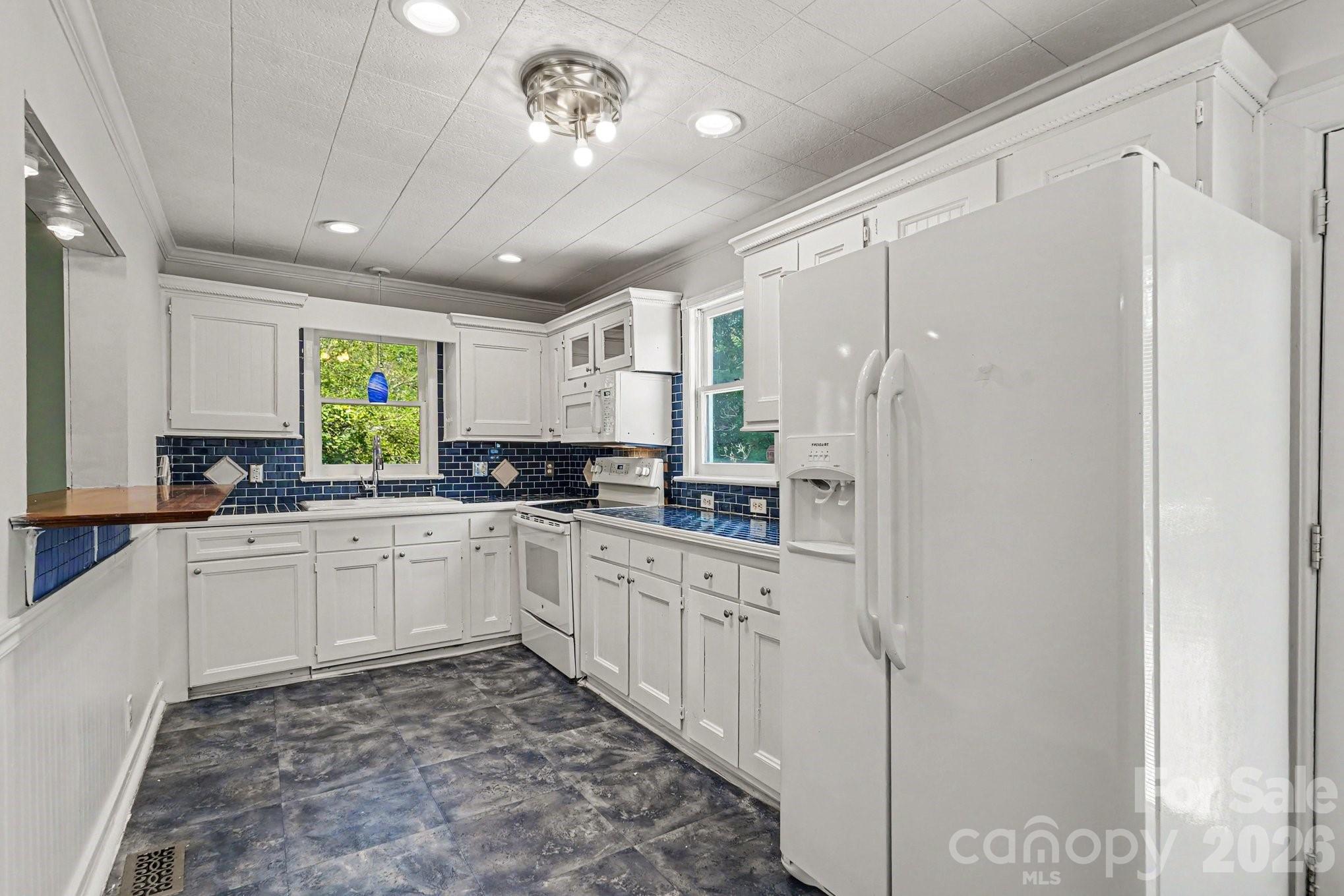 1402 1st Avenue Place NW — Hickory