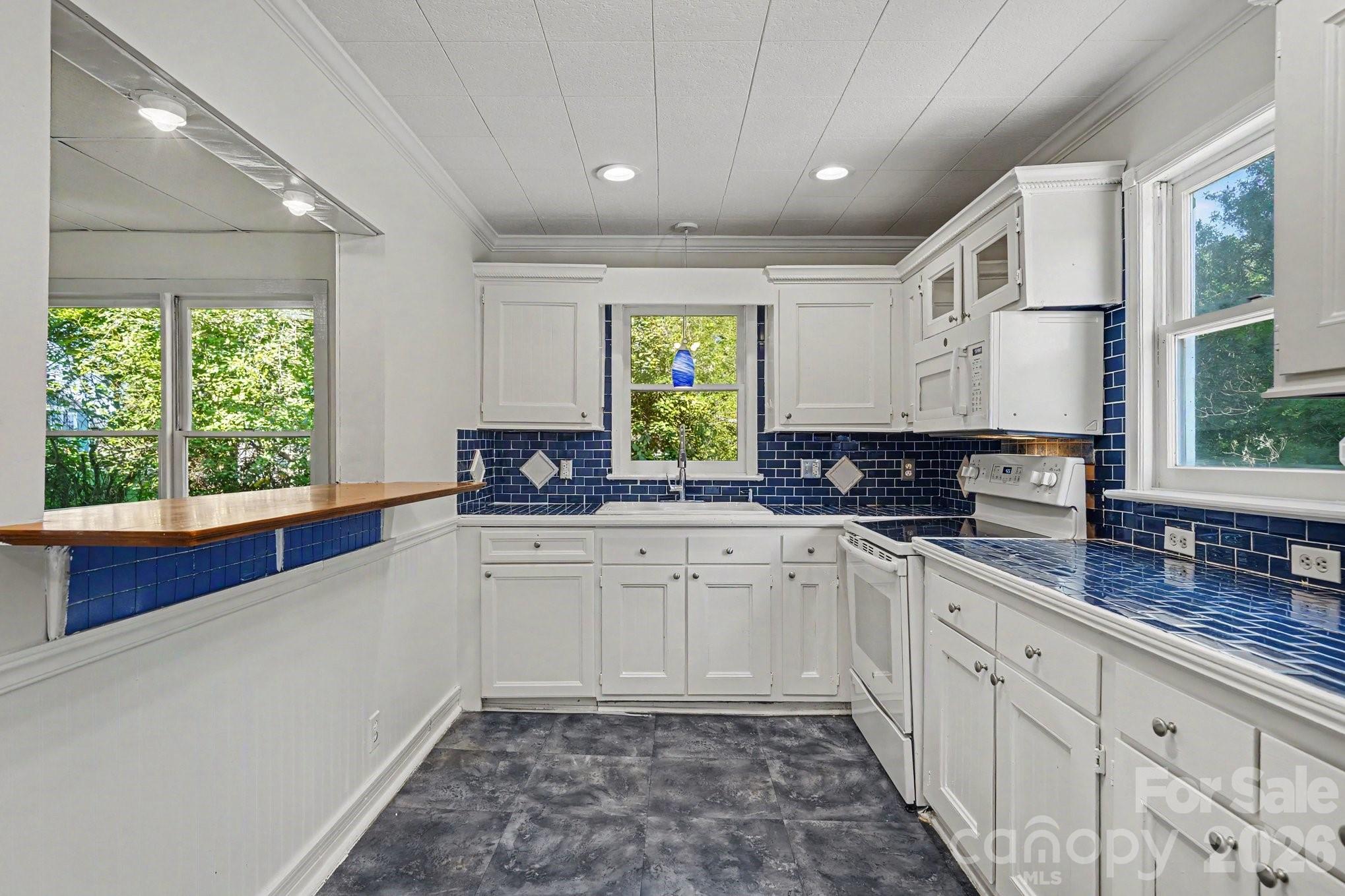1402 1st Avenue Place NW — Hickory