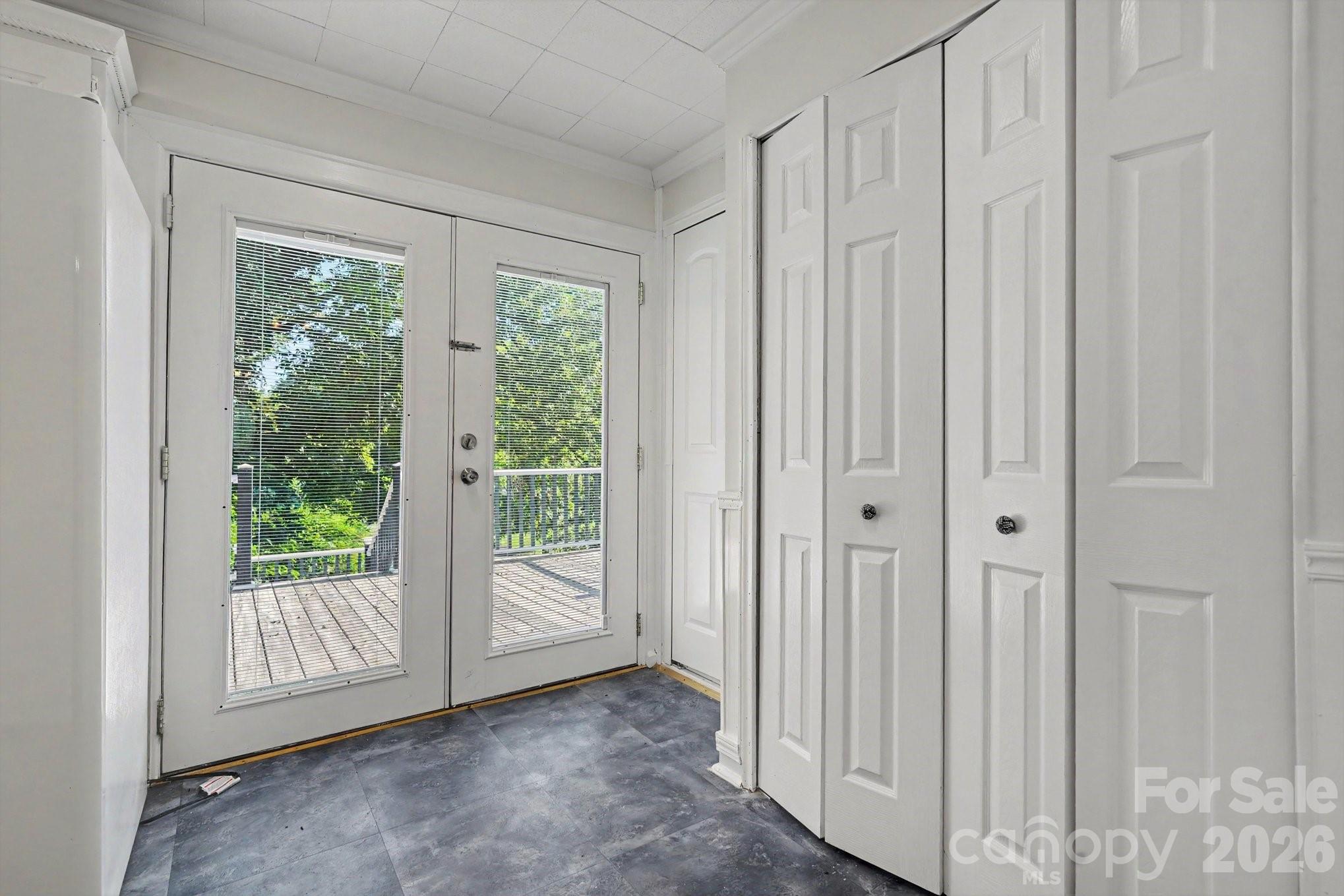 1402 1st Avenue Place NW — Hickory