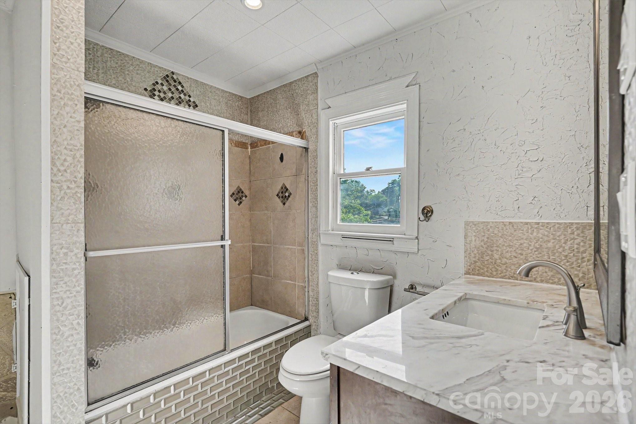 1402 1st Avenue Place NW — Hickory