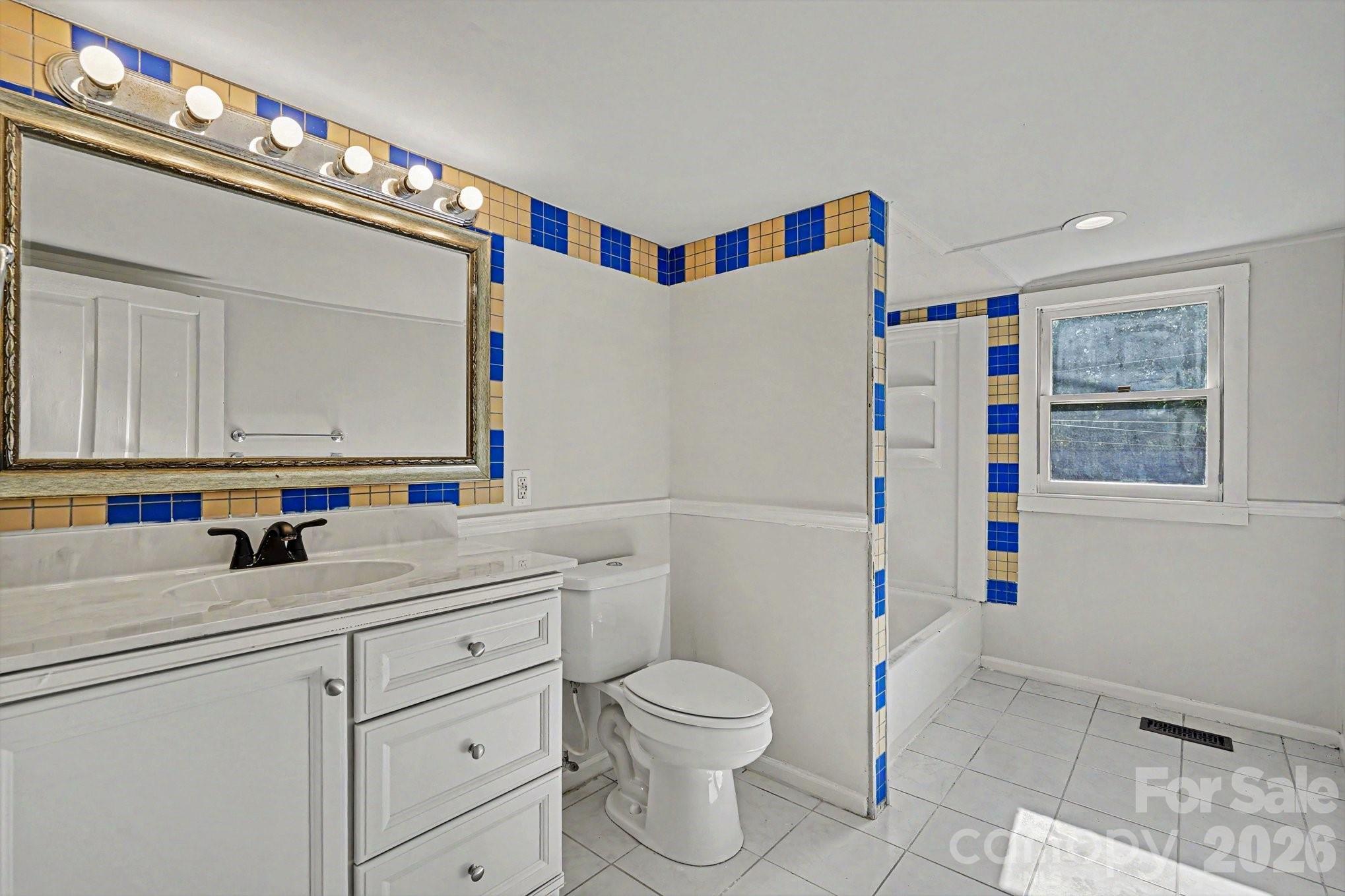 1402 1st Avenue Place NW — Hickory