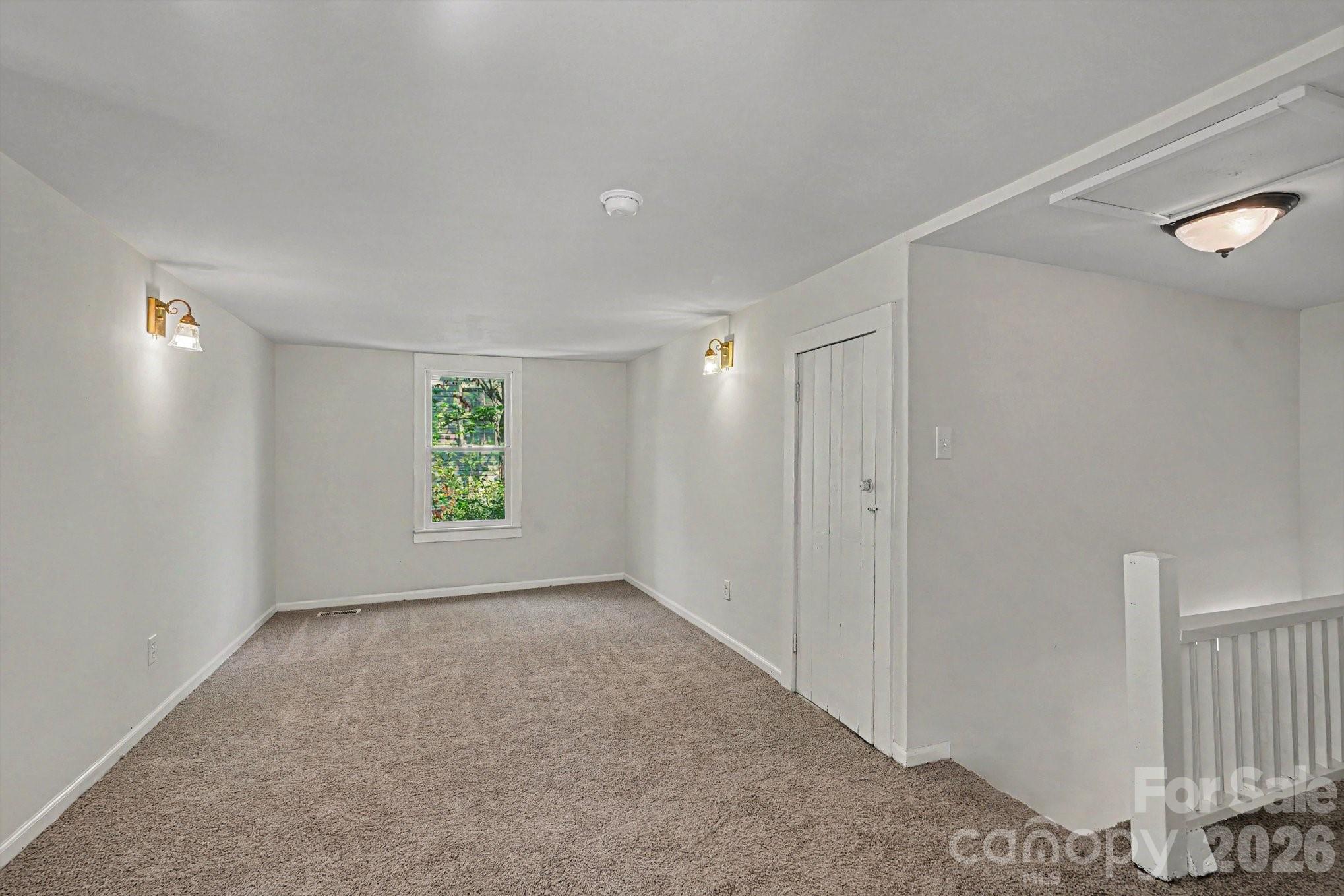 1402 1st Avenue Place NW — Hickory