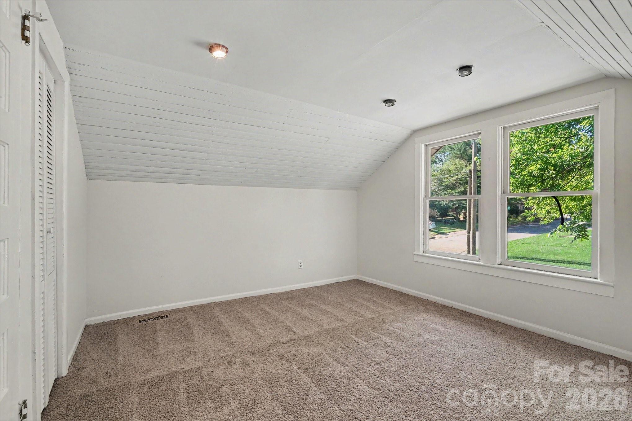 1402 1st Avenue Place NW — Hickory