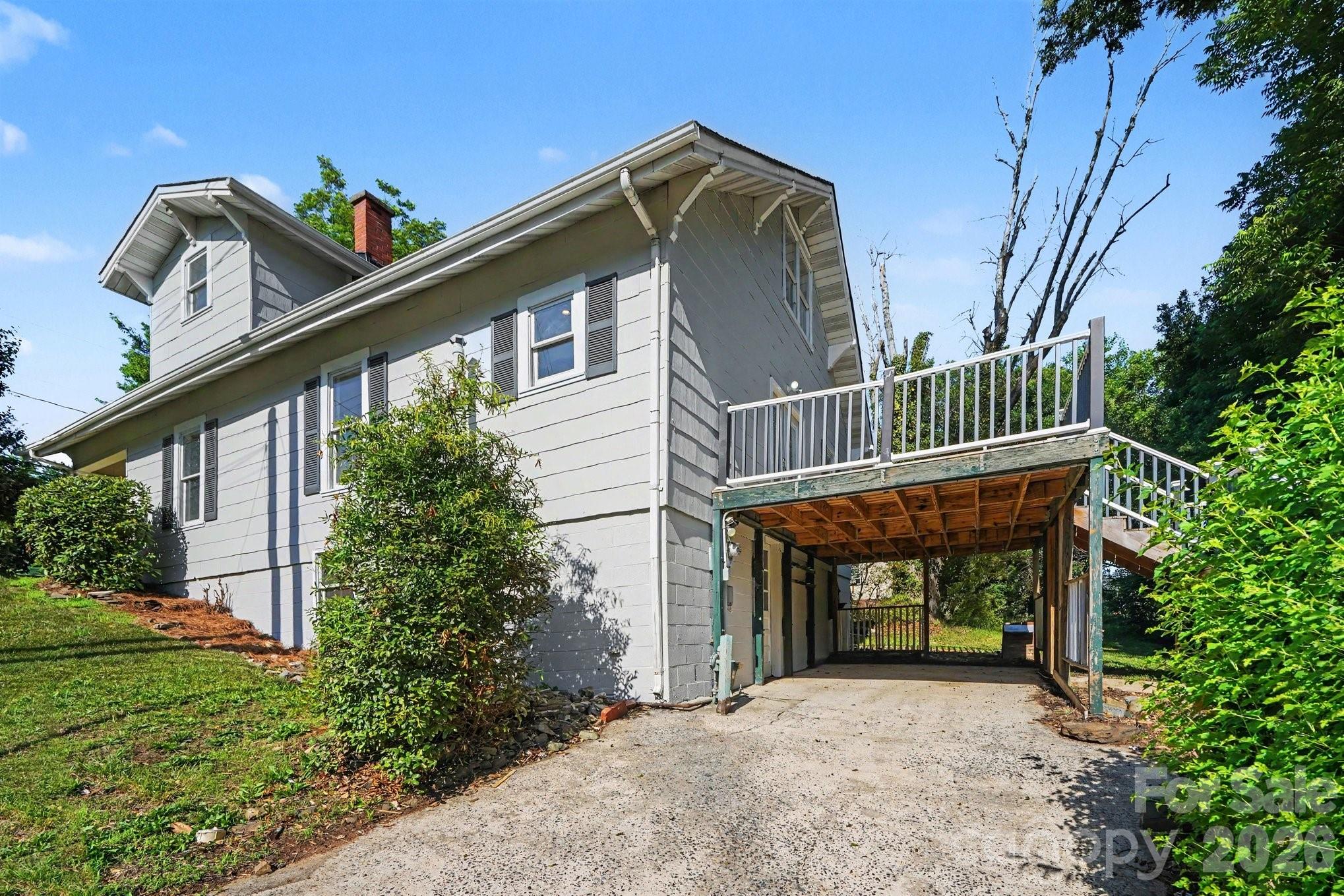 1402 1st Avenue Place NW — Hickory