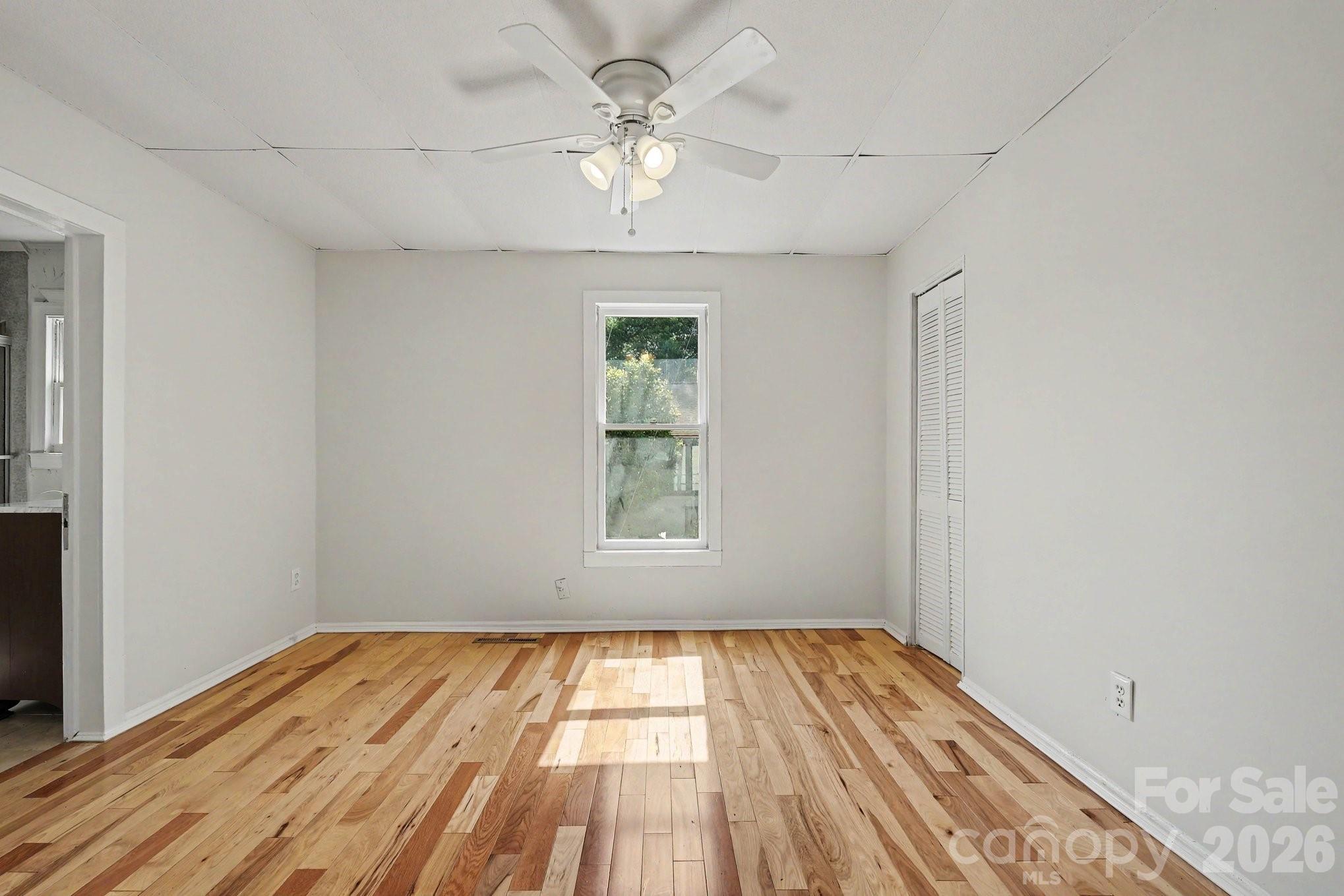 1402 1st Avenue Place NW — Hickory