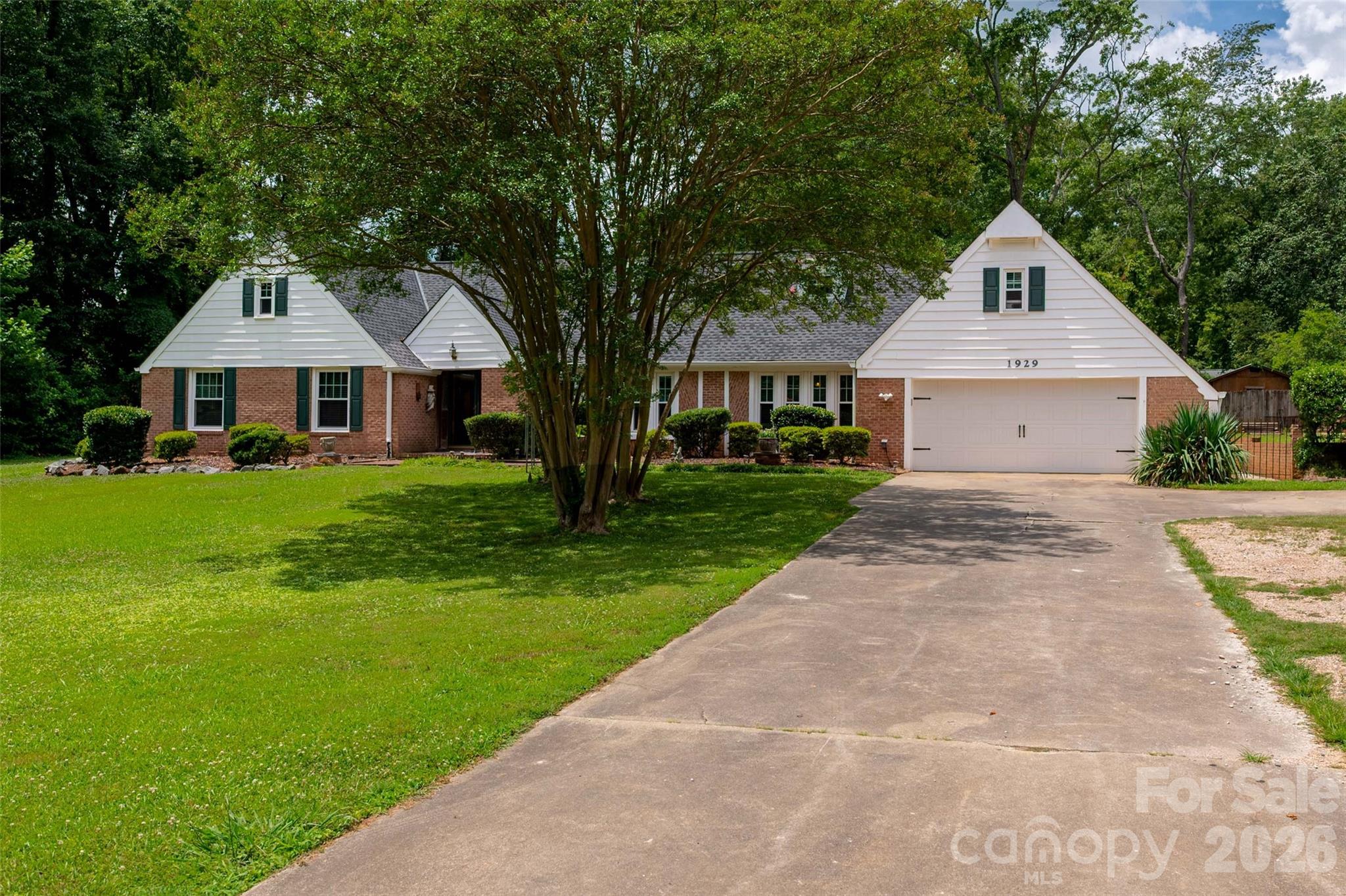 1929 Havenwood Drive — Lancaster