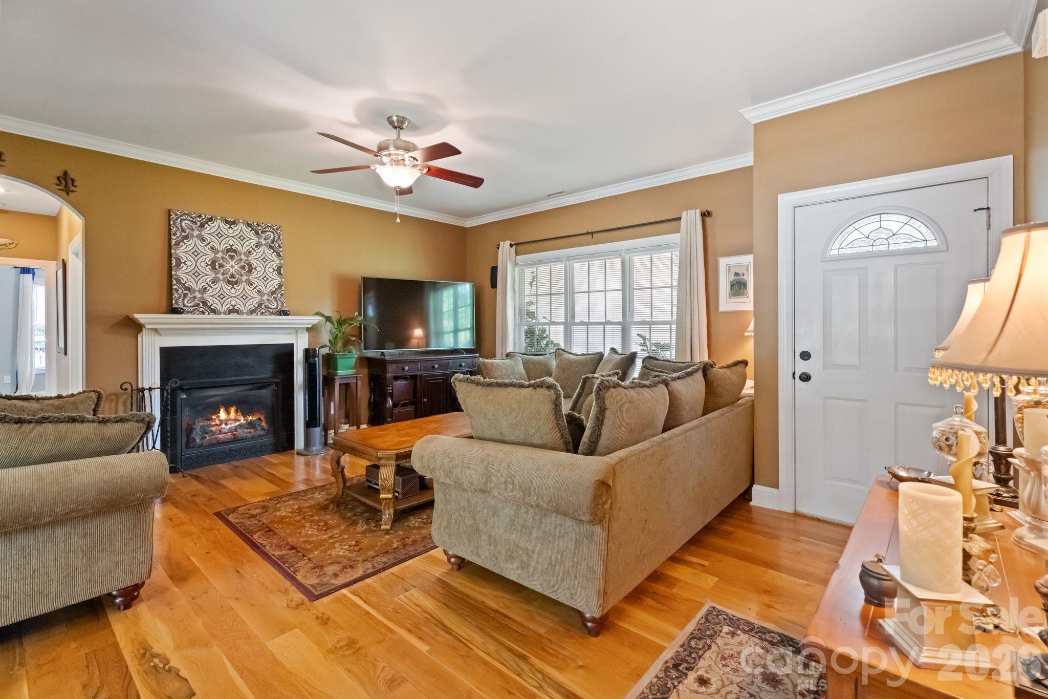 1621 Herbie Circle — Newton