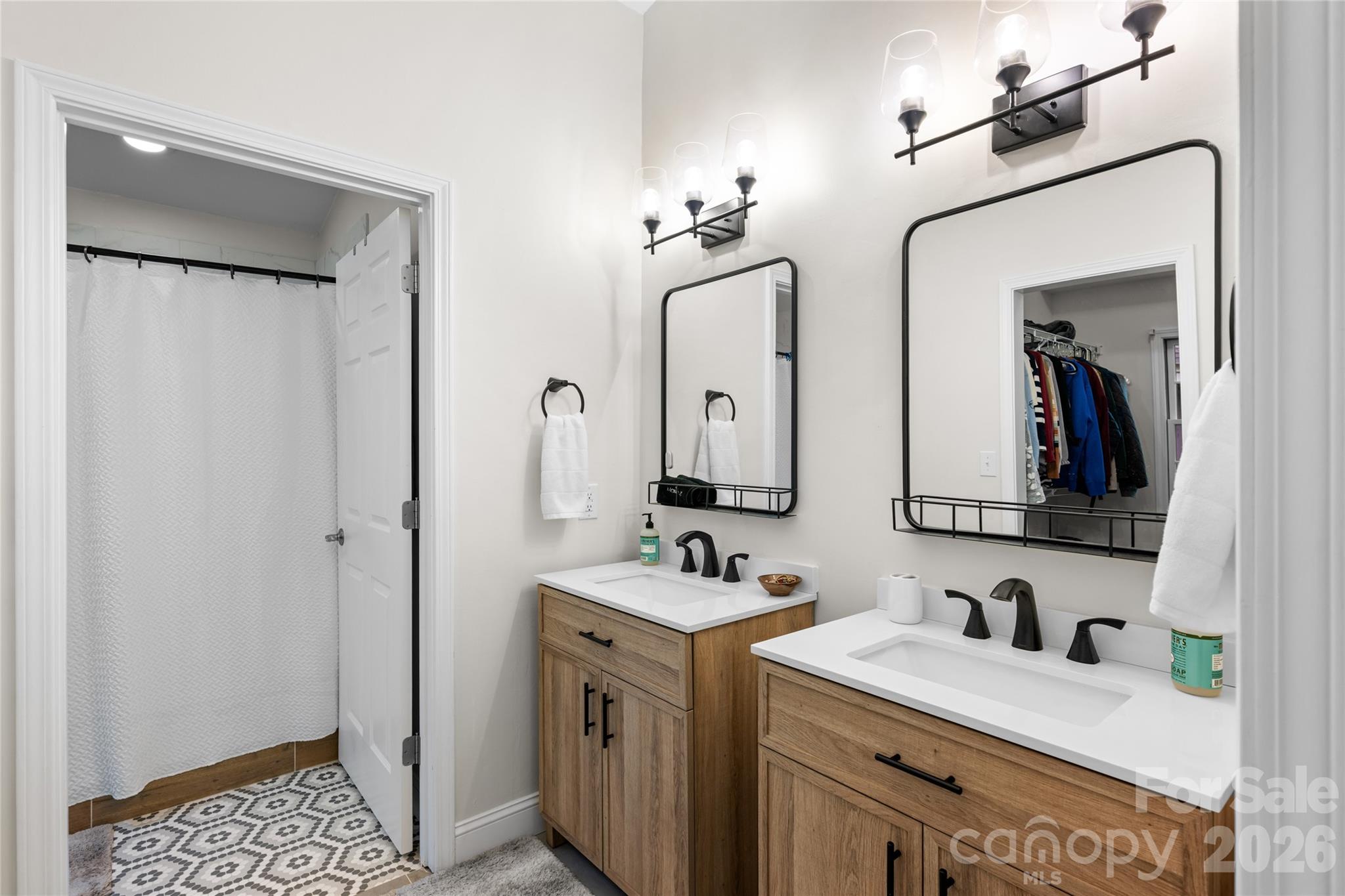 522 Toxaway Court — Lake Toxaway
