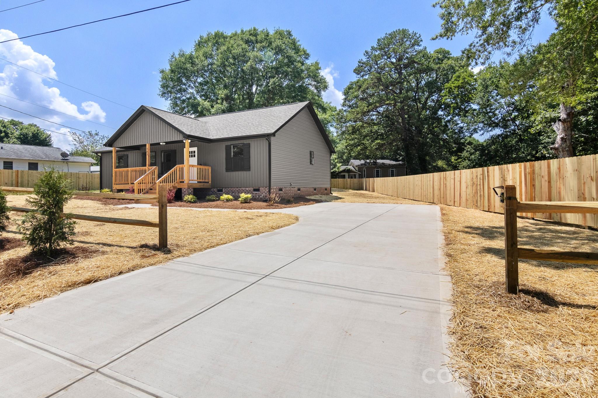 741 Guinn Street — Clover