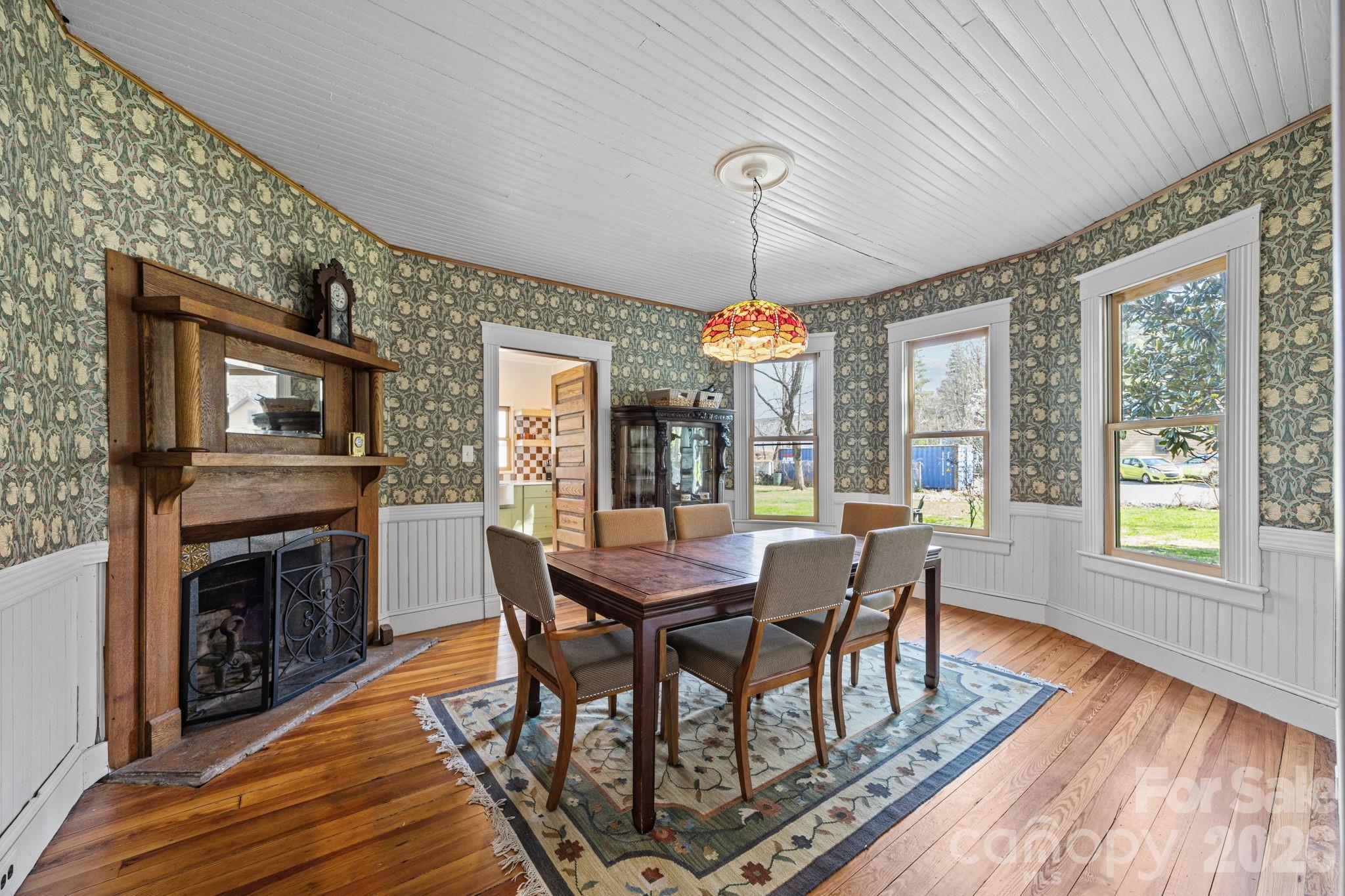 615 Rose Hill Road — Asheville