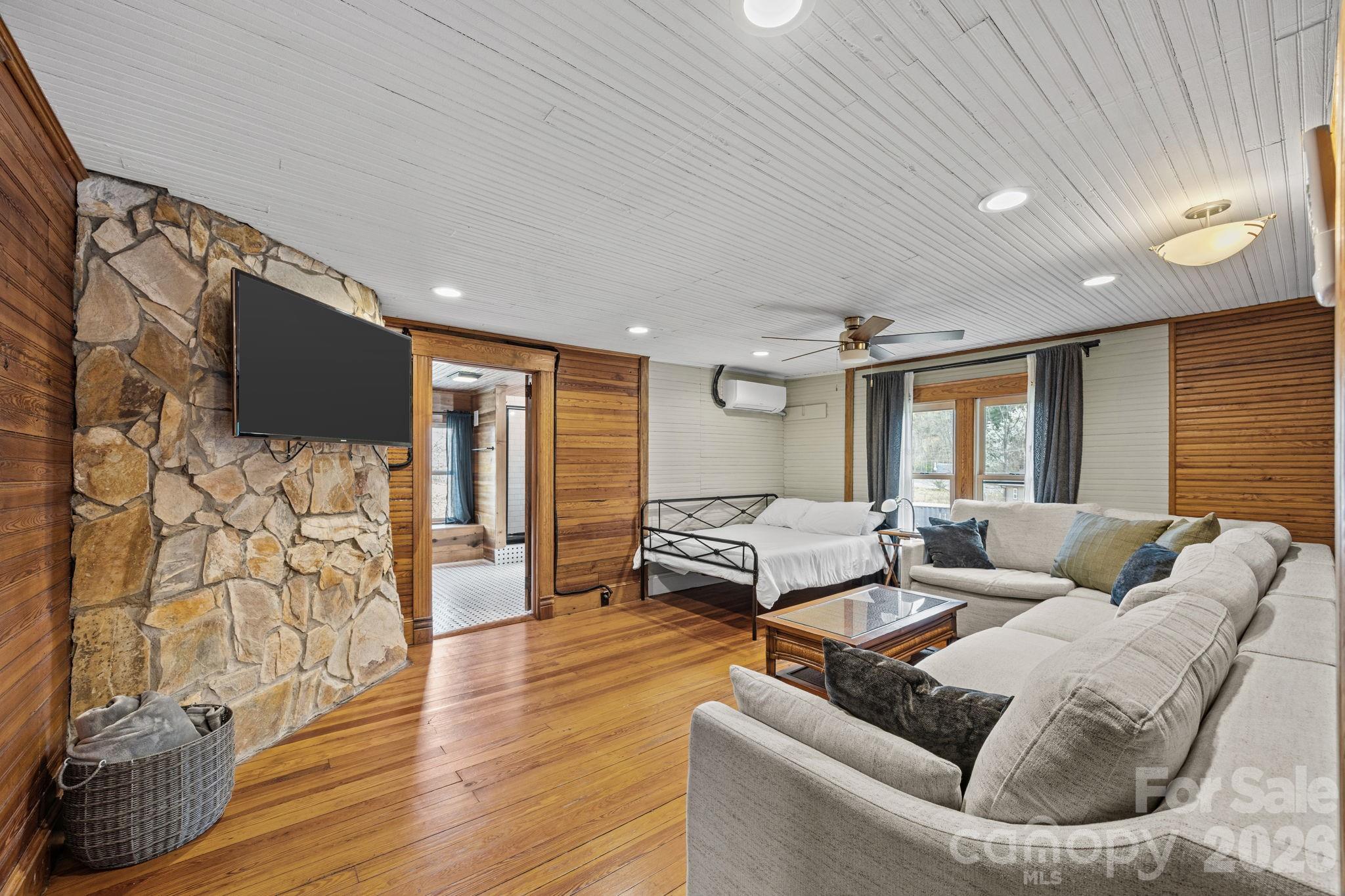 615 Rose Hill Road — Asheville
