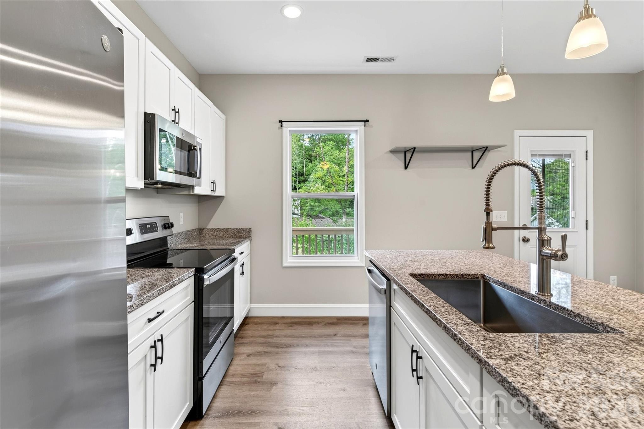 88 Walker Street — Black Mountain