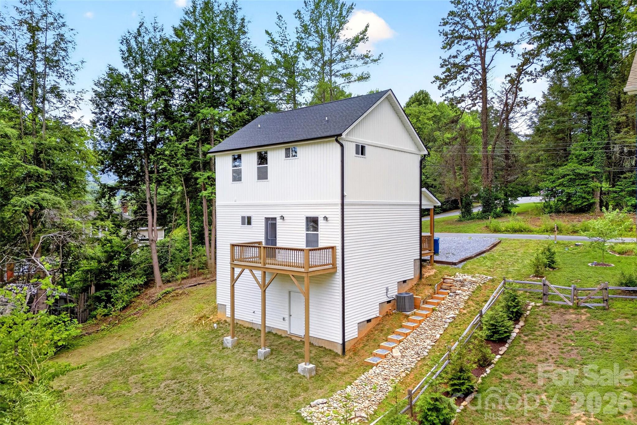 88 Walker Street — Black Mountain