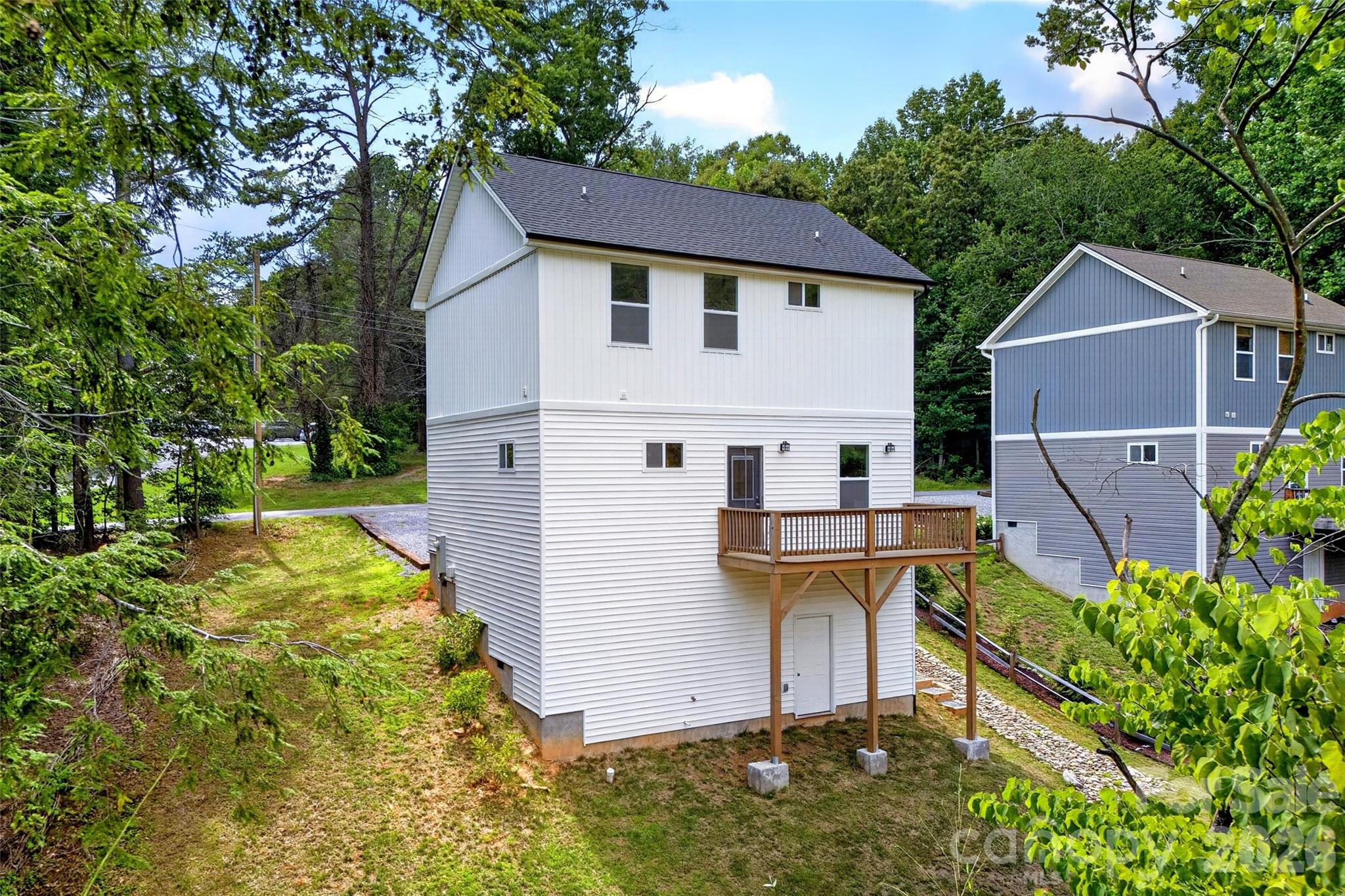 88 Walker Street — Black Mountain