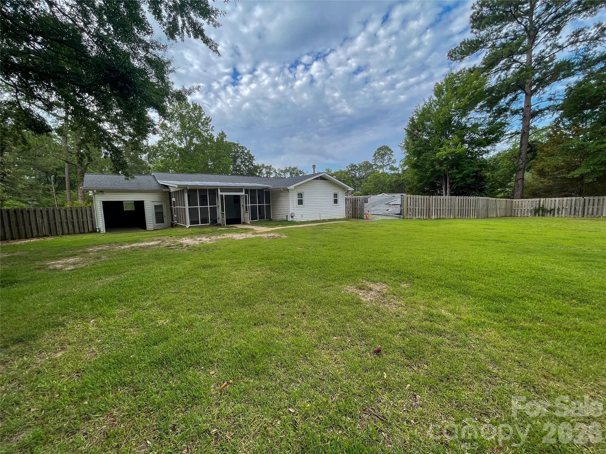 14 Hamden Circle — Cheraw