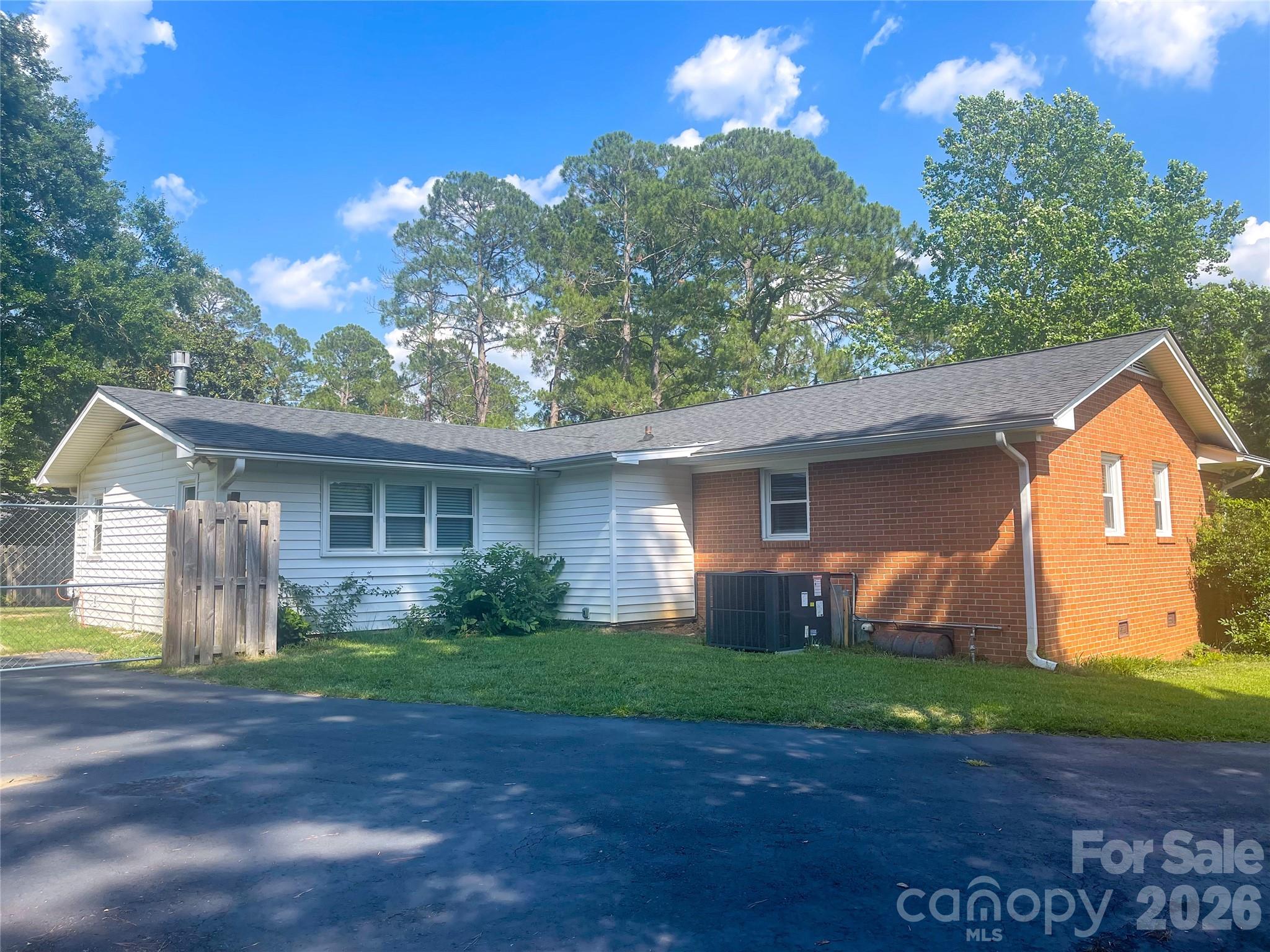 14 Hamden Circle — Cheraw