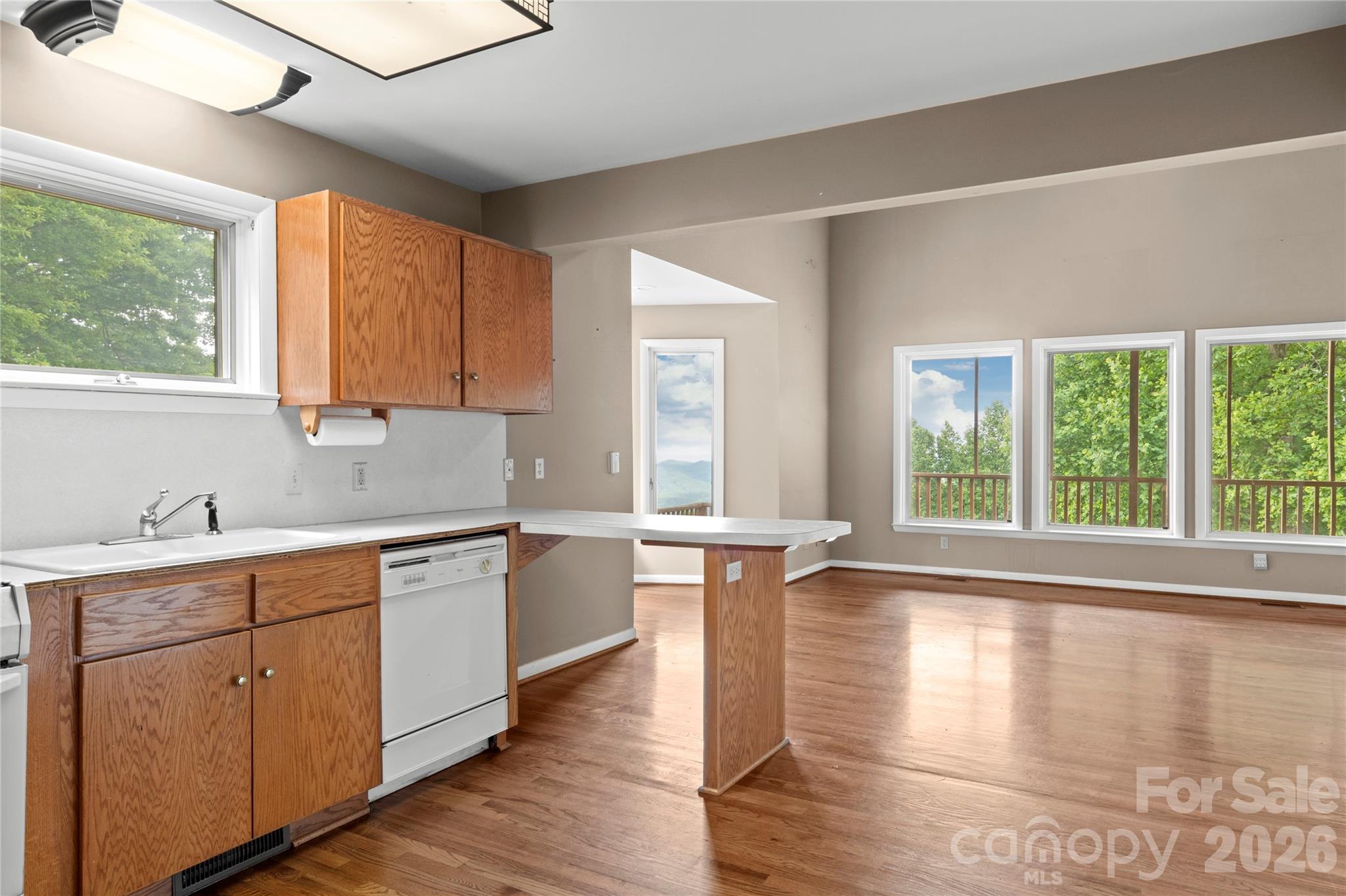 576 Lake Vista Drive — Glade Valley